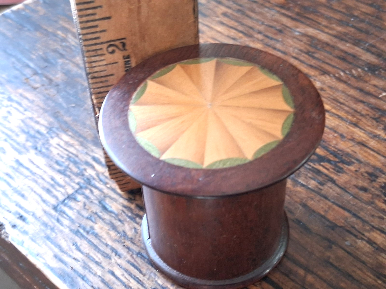 2″ Vintage Wood & Brass Stamp Roll Dispenser Holder Ocean Seashell Design