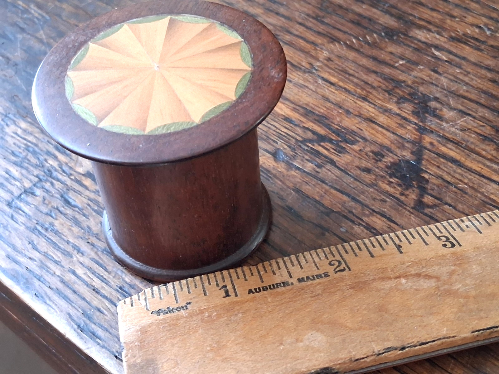 2″ Vintage Wood & Brass Stamp Roll Dispenser Holder Ocean Seashell Design
