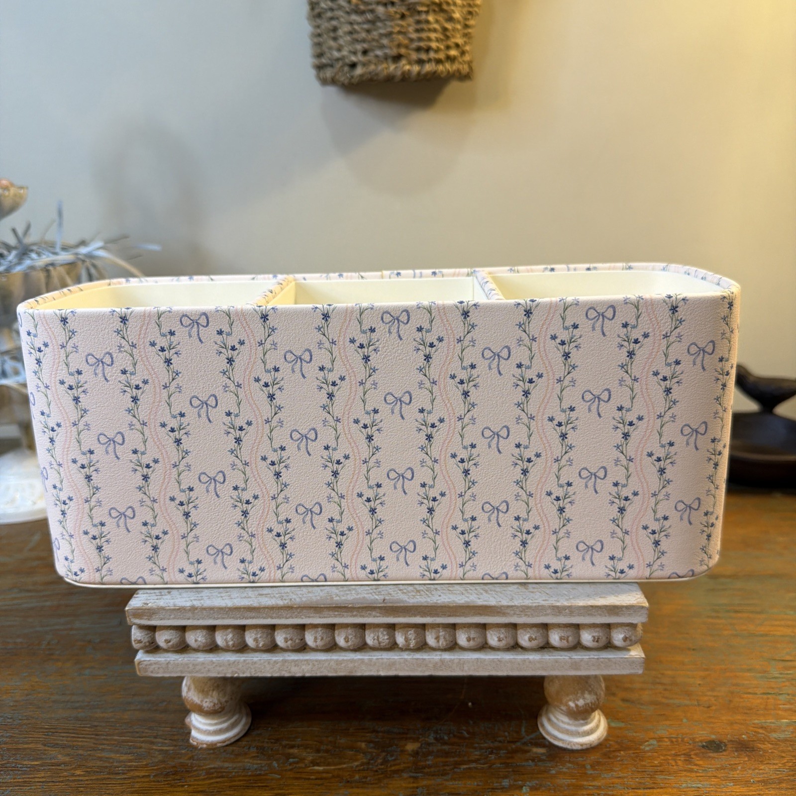 Cupcakes And Cashmere At Home Pink/Blue Bow 3 Compartment Desk Organizer. New.