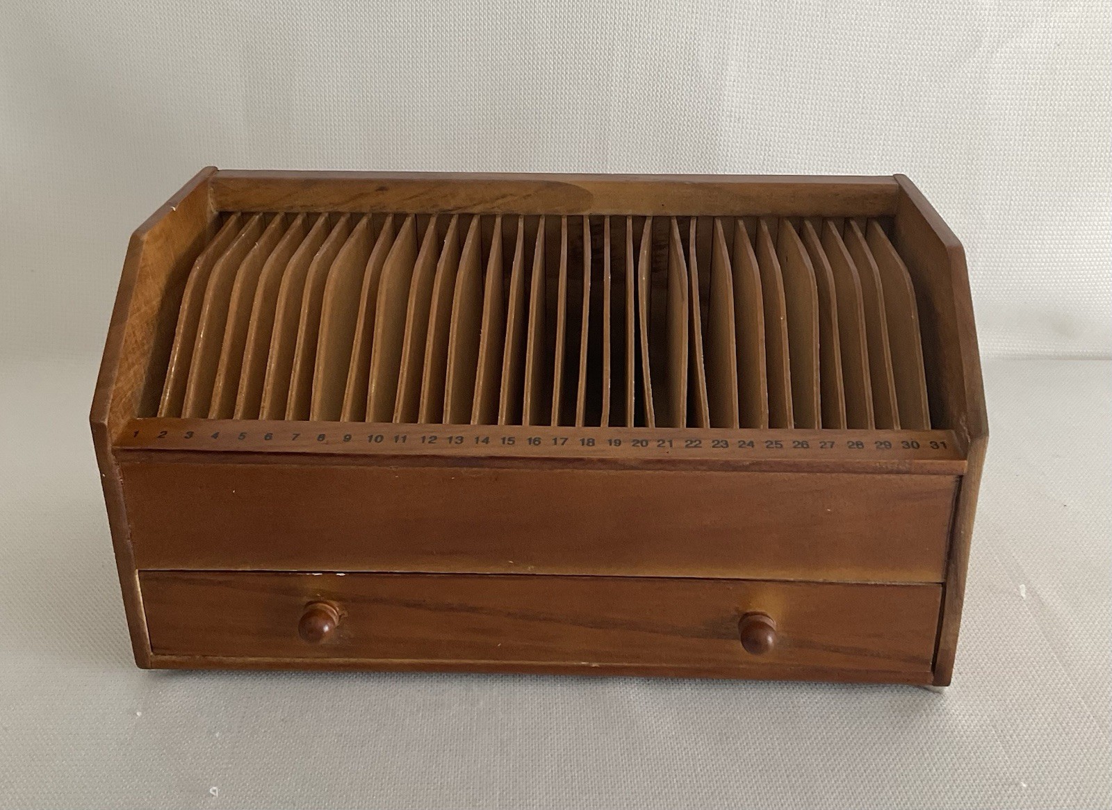 Vtg 31 Day Wooden Desktop Bill/Mail Organizer w/ 31 Slots and Large Drawer READ