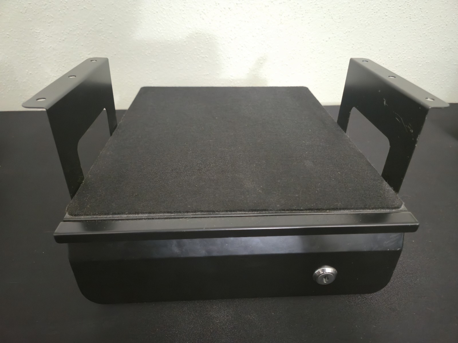VIVO DESK-AC03L-B 13″ Lockable Under Desk Pull-Out Drawer Black Used