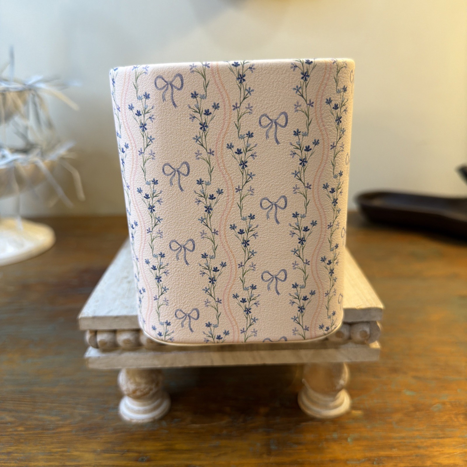 Cupcakes And Cashmere At Home Pink/Blue Bow 3 Compartment Desk Organizer. New.
