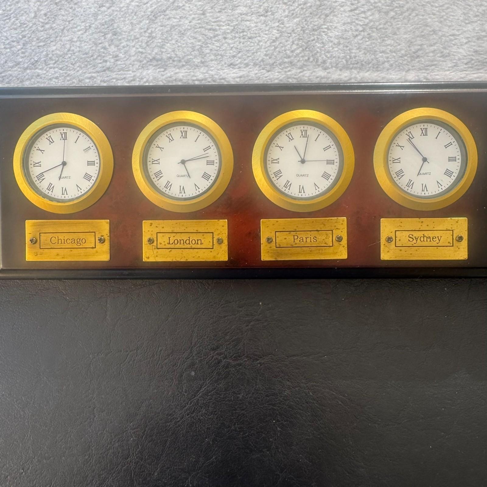 BOMBAY COMPANY Executive Desk Blotter Wood Leather With 4 Time Zone Clocks Rare