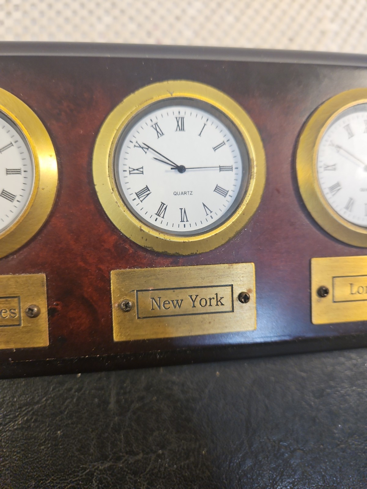 BOMBAY COMPANY Executive Desk Blotter Wood Leather 4 Time Zone Clocks Rare Vtg