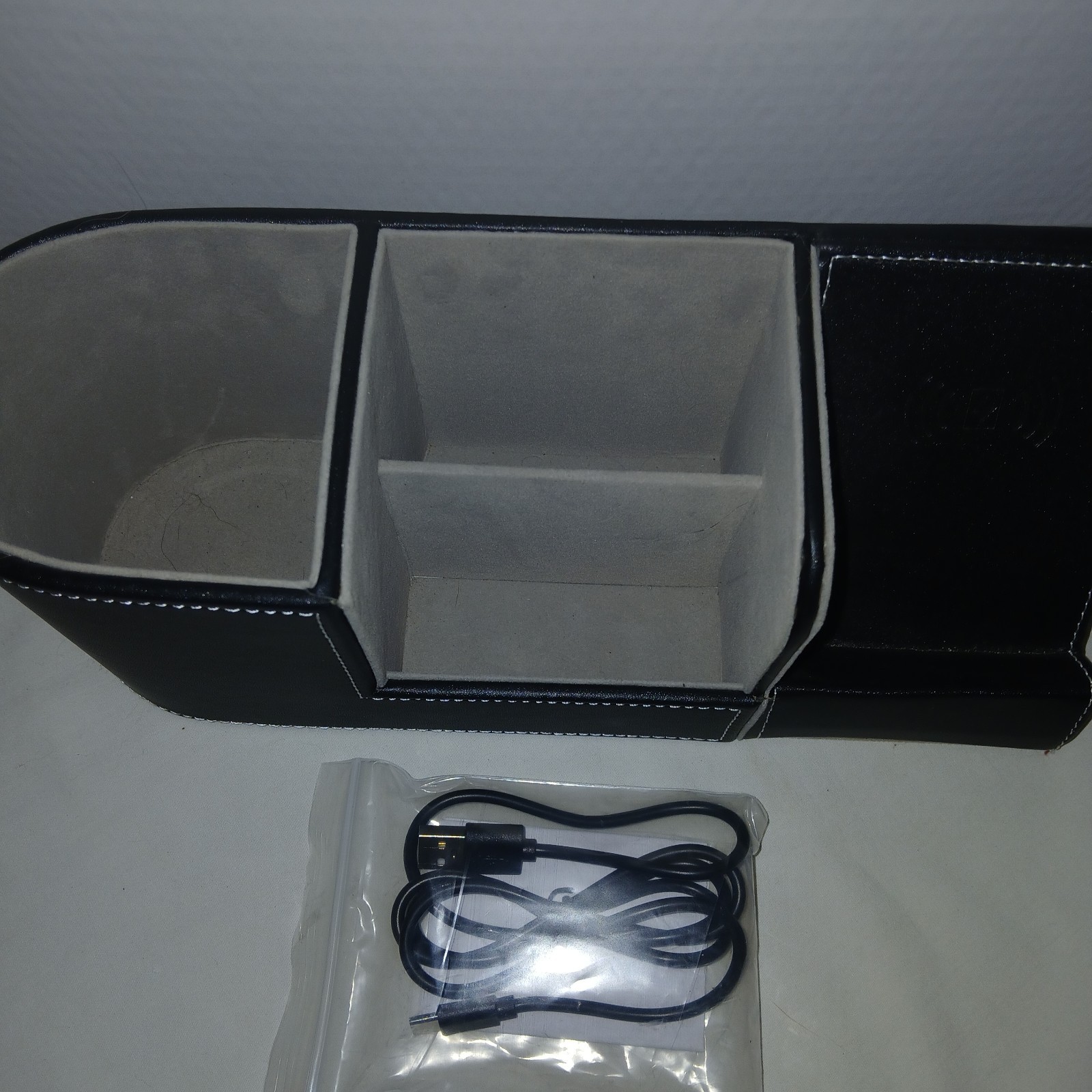 Desk Organizer With Wireless Charger Faux Leather Black NEW *NO BOX*
