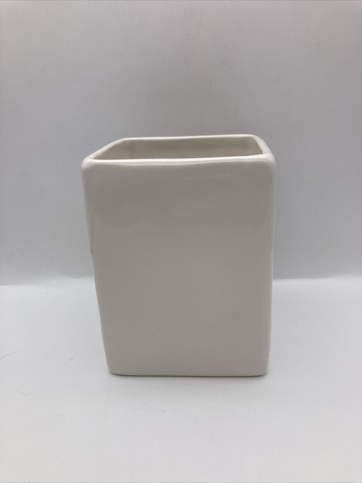 RAE DUNN DESK ” THINK” PEN/ PENCIL HOLDER 4.5” T – 3.5” White/Black