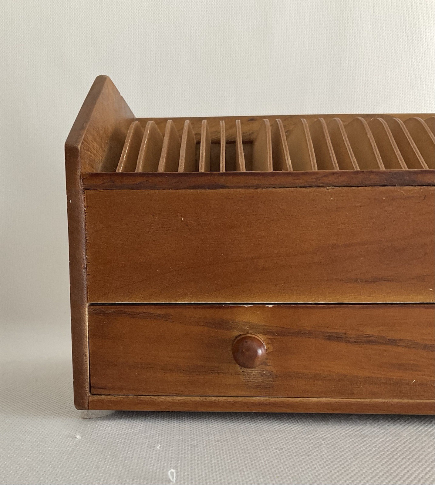 Vtg 31 Day Wooden Desktop Bill/Mail Organizer w/ 31 Slots and Large Drawer READ