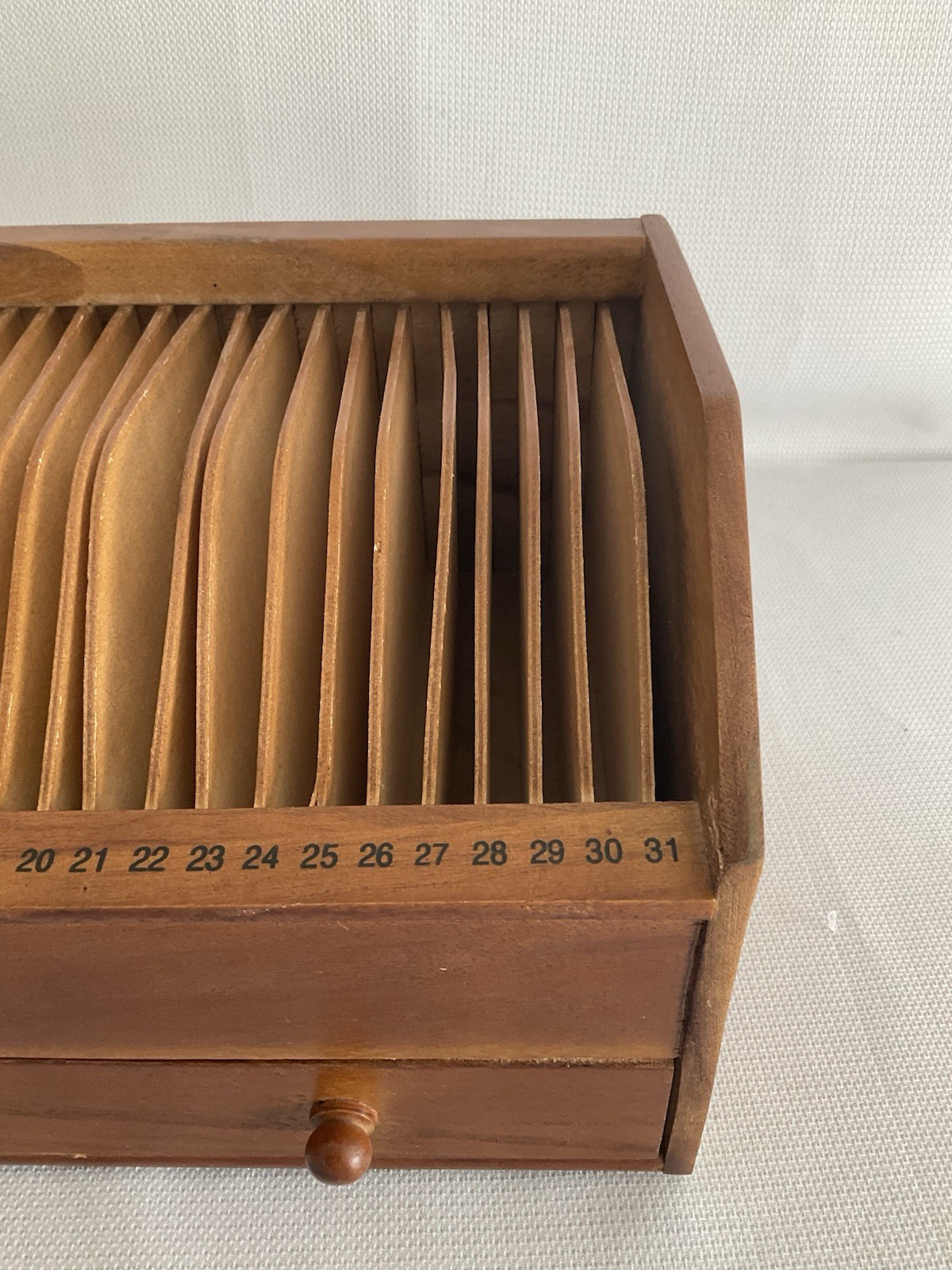 Vtg 31 Day Wooden Desktop Bill/Mail Organizer w/ 31 Slots and Large Drawer READ