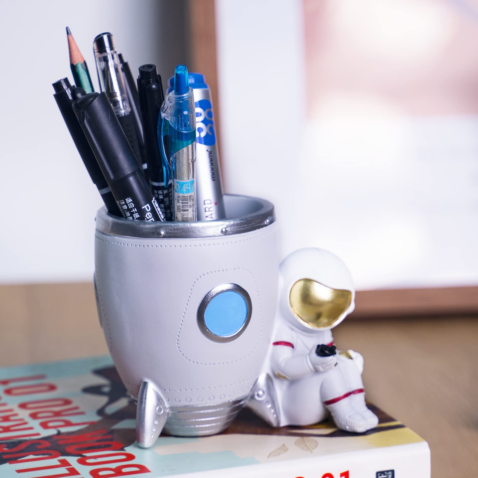 Pen Holder, Astronaut Stand for Desk Pencil Holder, Resin Desk Organizer Deco…