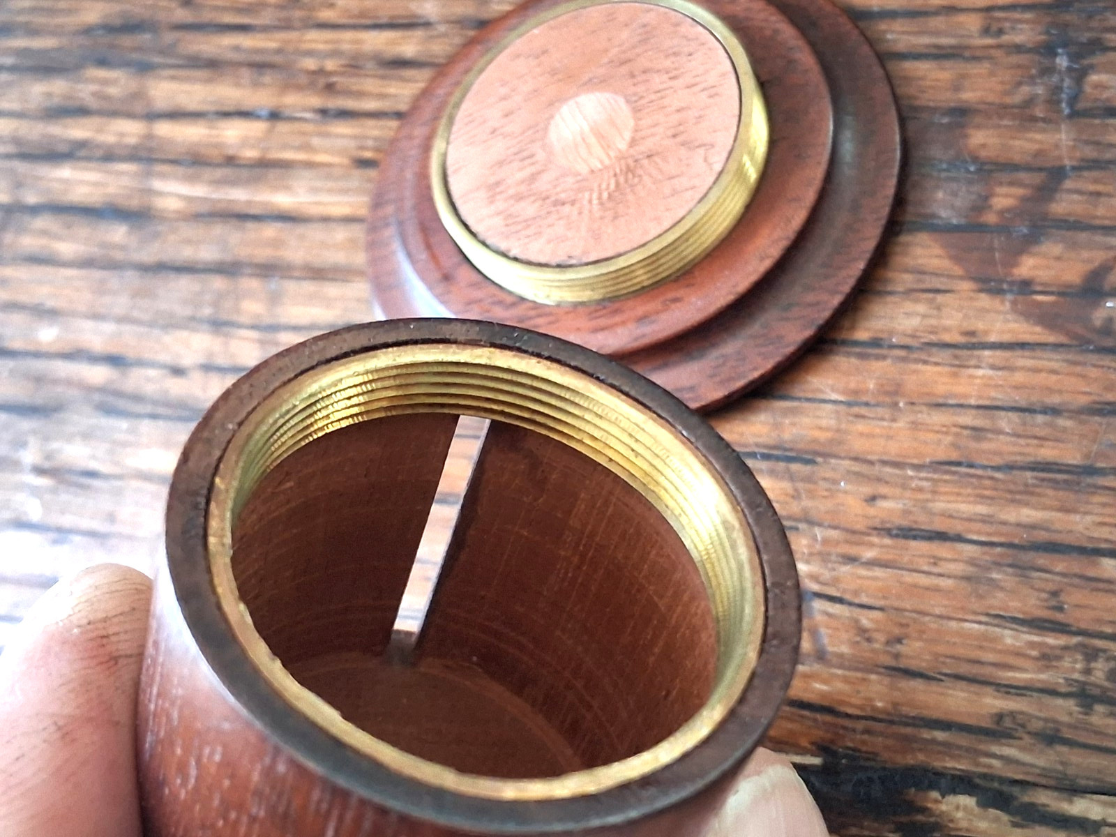 2″ Vintage Wood & Brass Stamp Roll Dispenser Holder Ocean Seashell Design