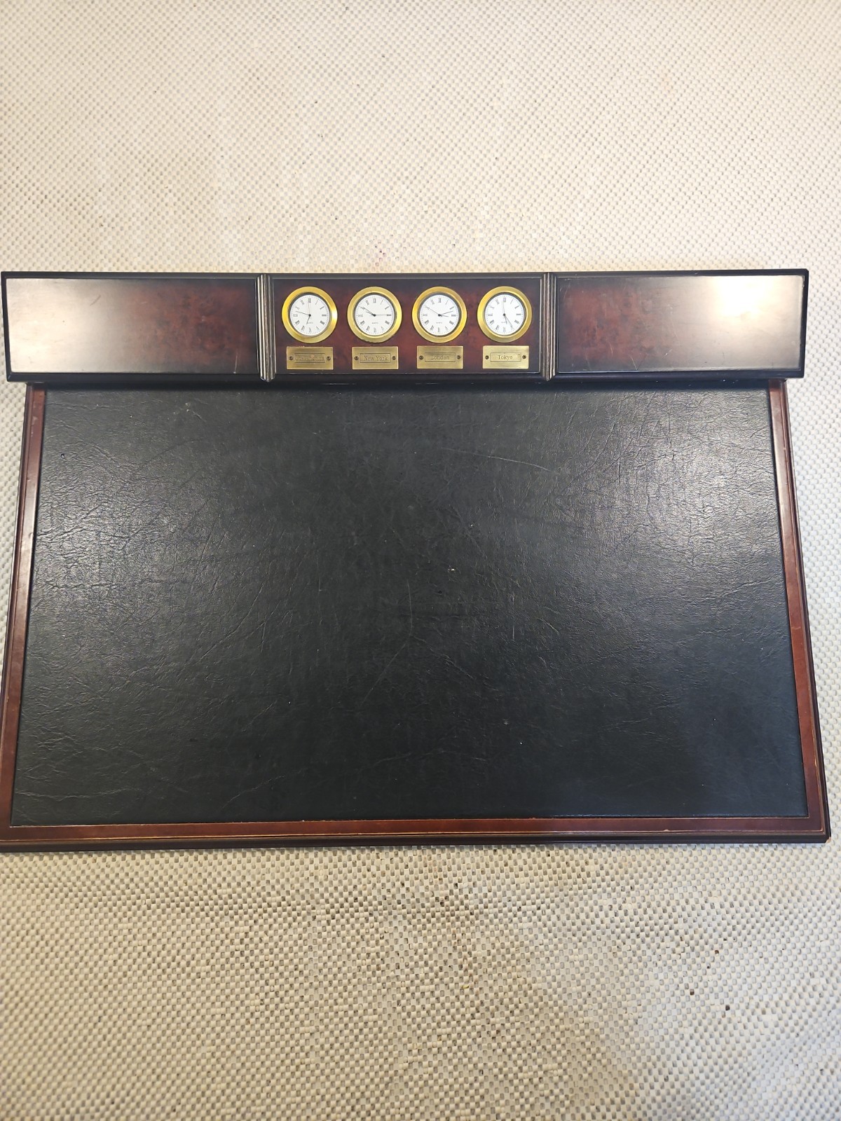 BOMBAY COMPANY Executive Desk Blotter Wood Leather 4 Time Zone Clocks Rare Vtg