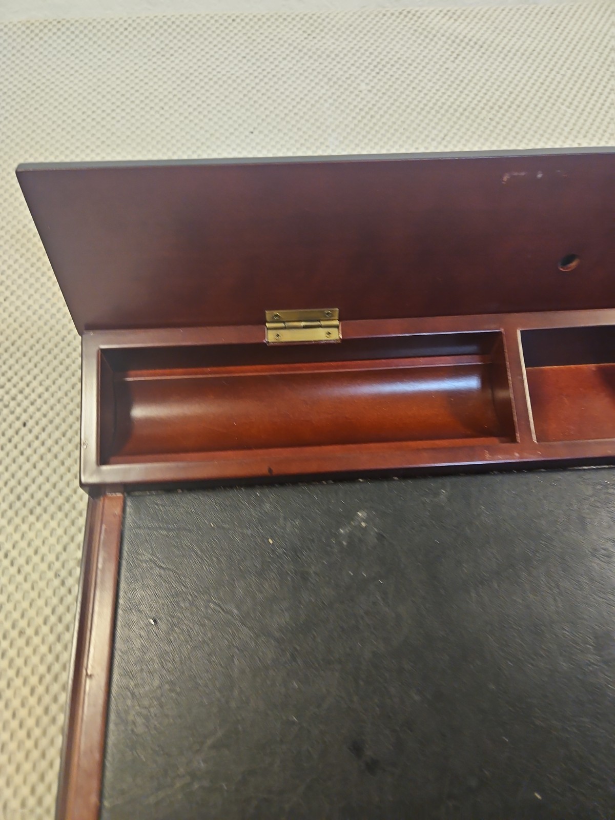 BOMBAY COMPANY Executive Desk Blotter Wood Leather 4 Time Zone Clocks Rare Vtg