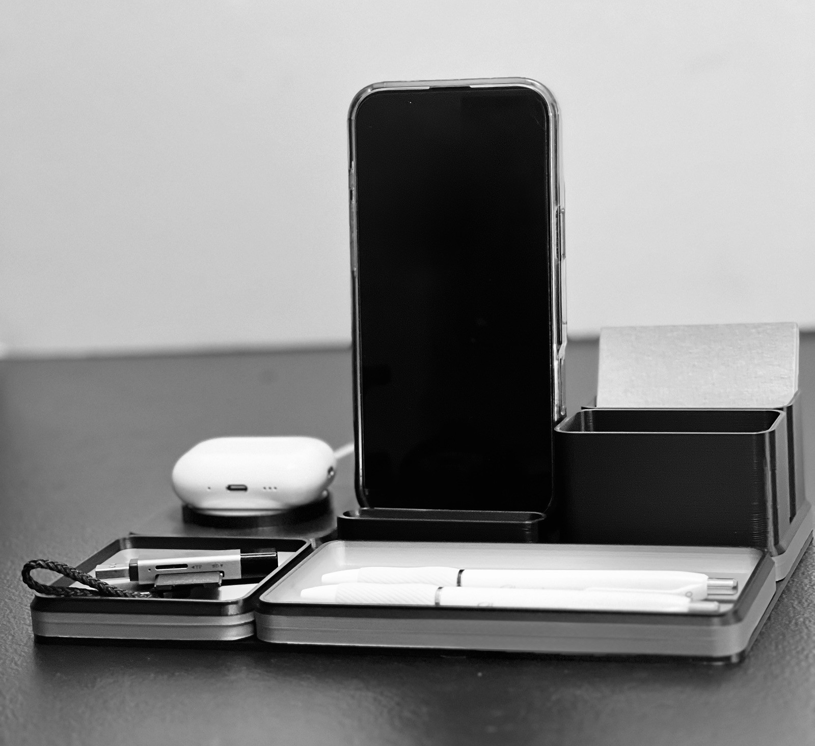 Modern Desk Organizer With Phone Stand Pen Holder Charging Puck 10 X 7