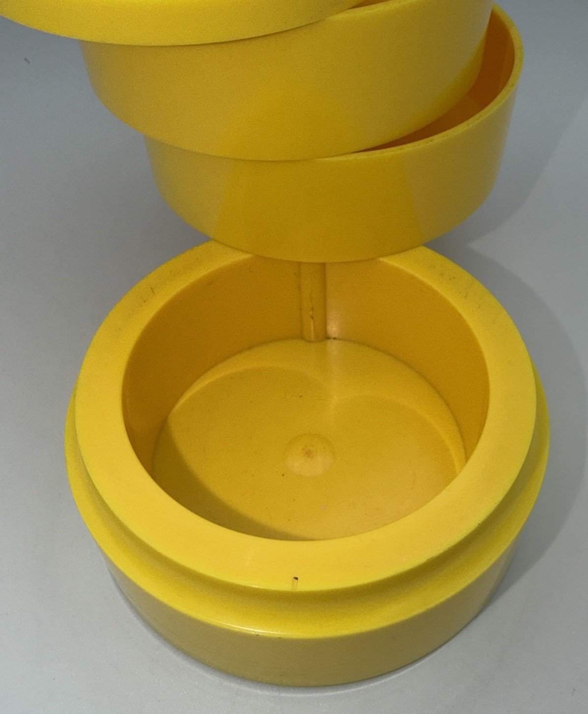 Vintage 70”s Sum Tara Yellow Plastic Swivel Desk Organizer Atomic Starburst