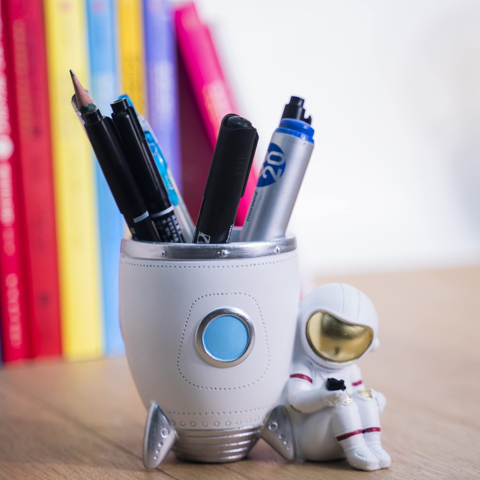 Pen Holder, Astronaut Stand for Desk Pencil Holder, Resin Desk Organizer Deco…