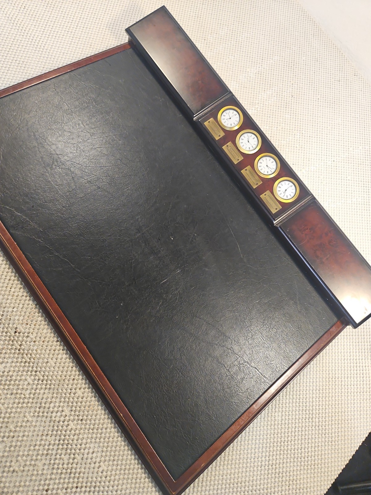 BOMBAY COMPANY Executive Desk Blotter Wood Leather 4 Time Zone Clocks Rare Vtg
