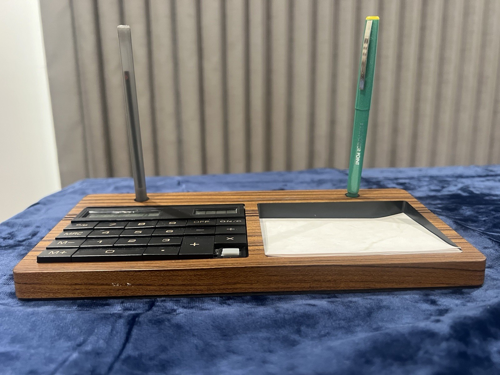 Vintage Executive Desk Set Wood Grain With Paper Calculator & Holds 2 Pens