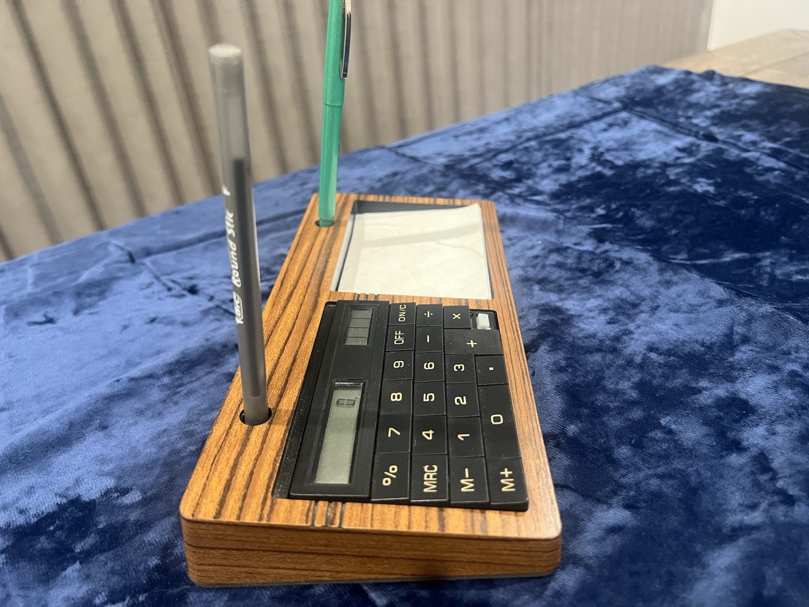 Vintage Executive Desk Set Wood Grain With Paper Calculator & Holds 2 Pens