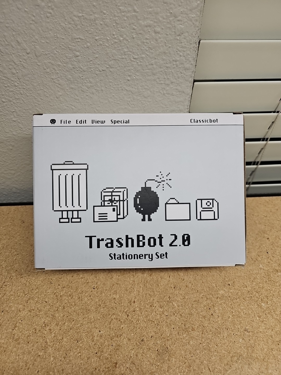Trashbot 2.0 Stationery Set Retro Desk Organizer Classicbot & Whiteboard (G6)
