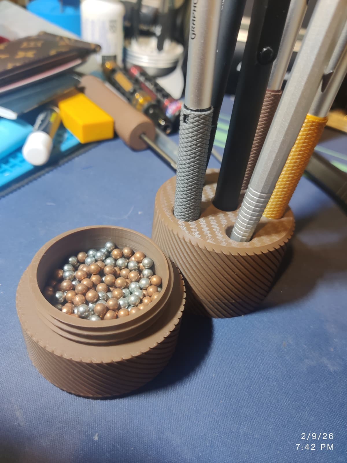3D printed Pen and Screw Driver Desk Organizer – Threaded Base for adding weight