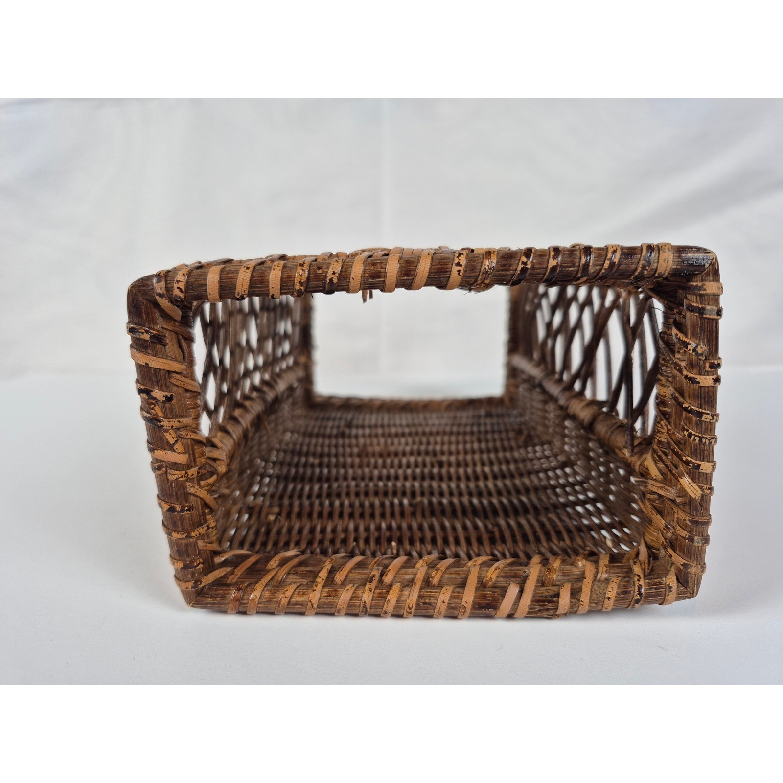 Vintage Wicker Rattan Tissue Box Cover Boho Coastal Bathroom Decor Holder Tiki