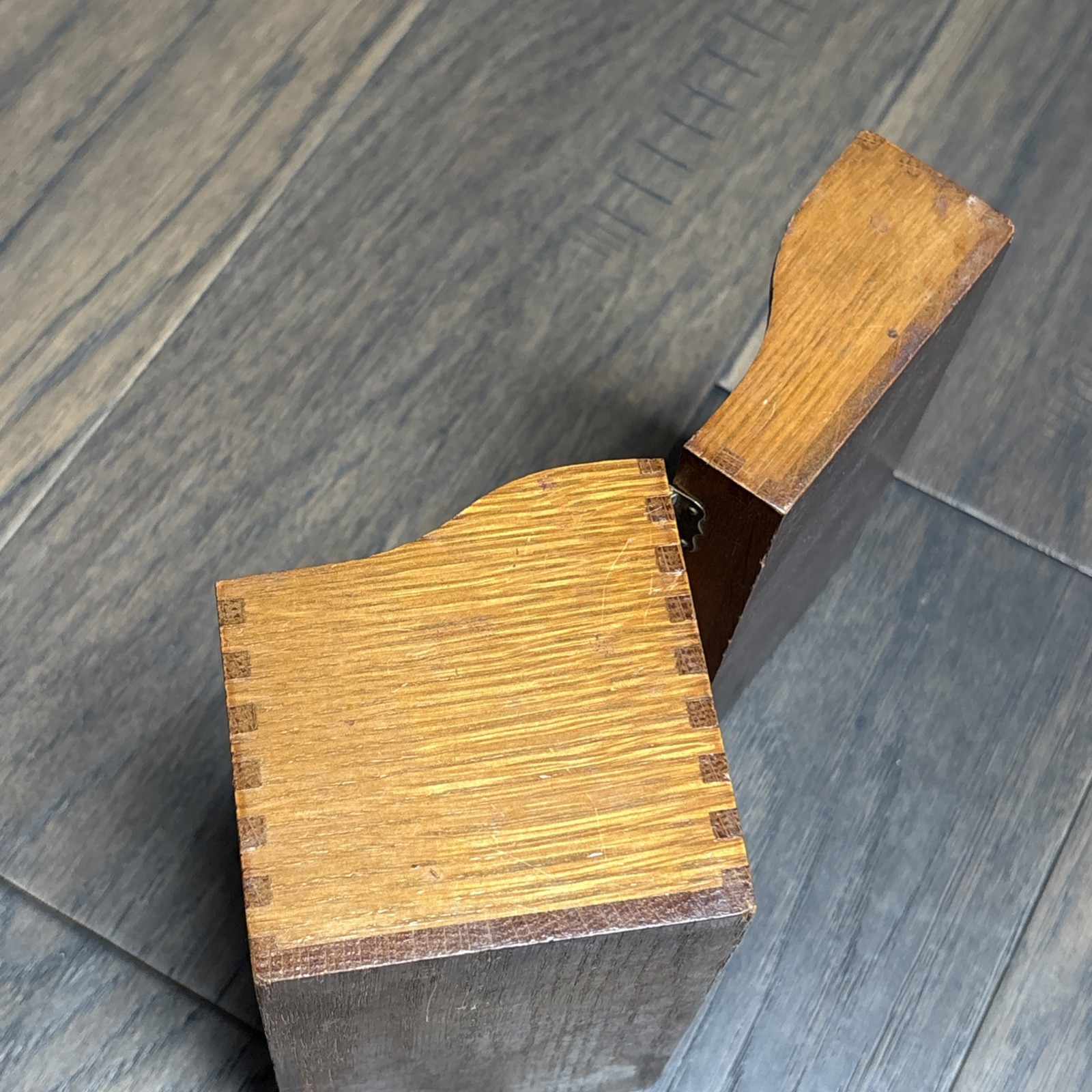 Vintage Globe Wernicke Oak Wood File Recipe Index Box #83-C Dovetailed Corners