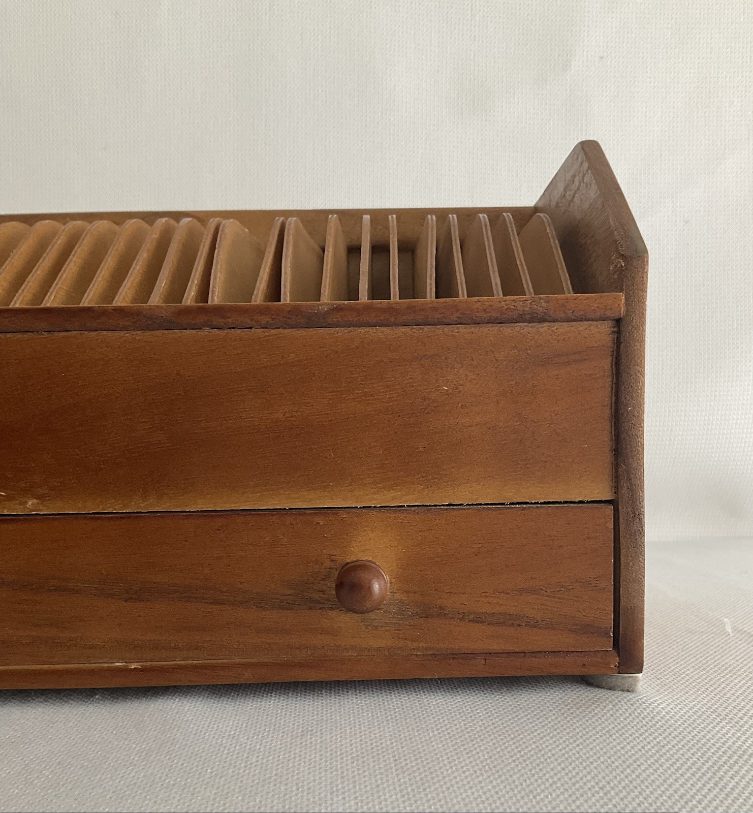 Vtg 31 Day Wooden Desktop Bill/Mail Organizer w/ 31 Slots and Large Drawer READ