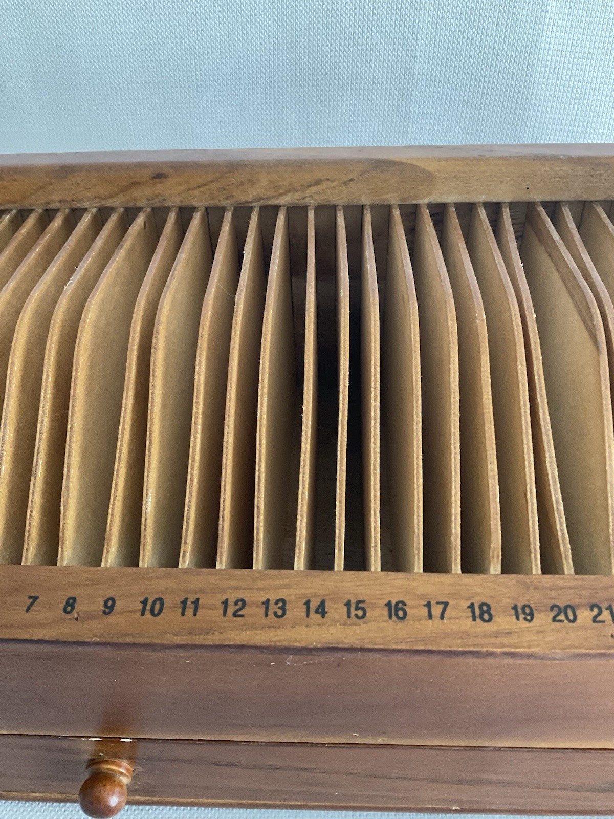 Vtg 31 Day Wooden Desktop Bill/Mail Organizer w/ 31 Slots and Large Drawer READ