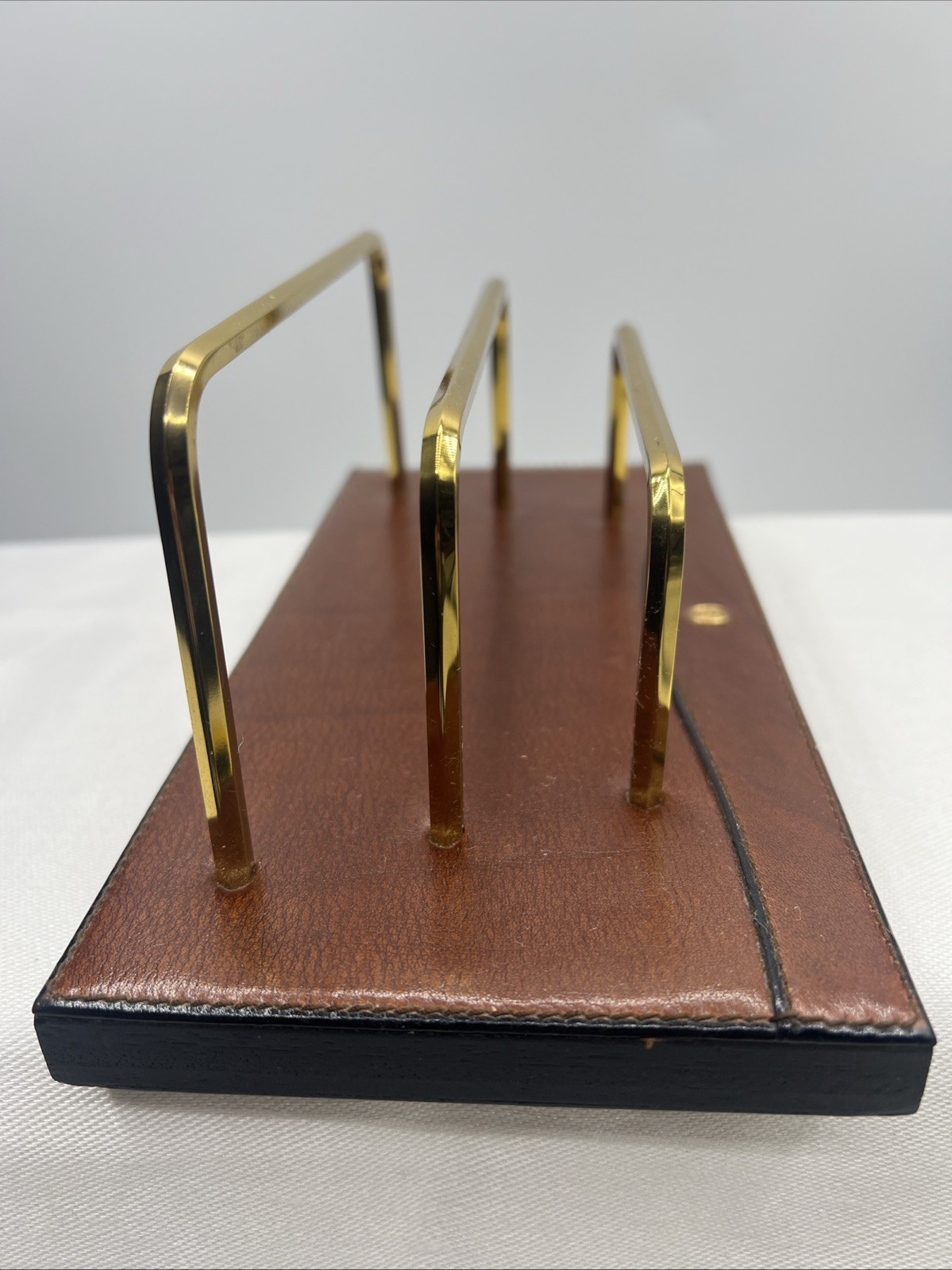 Gold Pfeil Sport Arrow Table Top Desk Mail Letter Rack Organizer Brown Leather