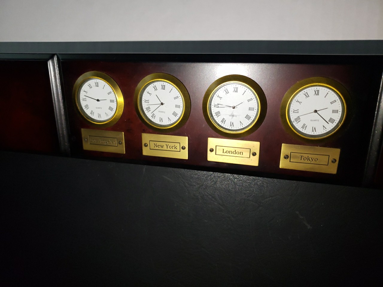 Rare Vtg Bombay Company Leather & Wood Executive Desk World 4 Clock Pad Blotter
