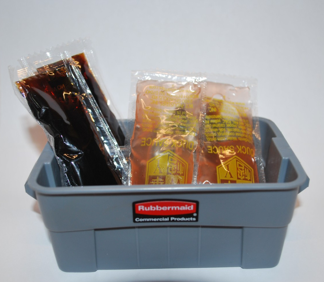 NEW RUBBERMAID MINI BRUTE TRASH TUB CAN CARD HOLDER SALESMANS SAMPLE RECYCLING