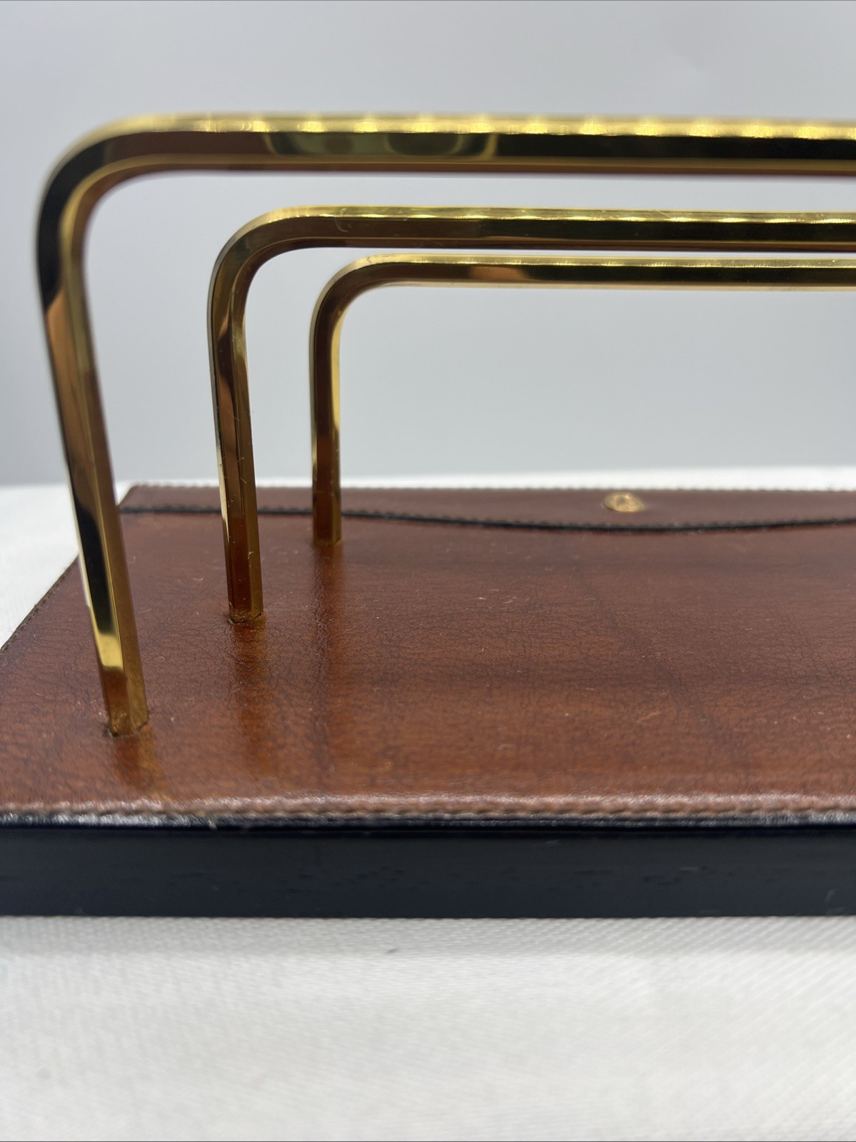 Gold Pfeil Sport Arrow Table Top Desk Mail Letter Rack Organizer Brown Leather