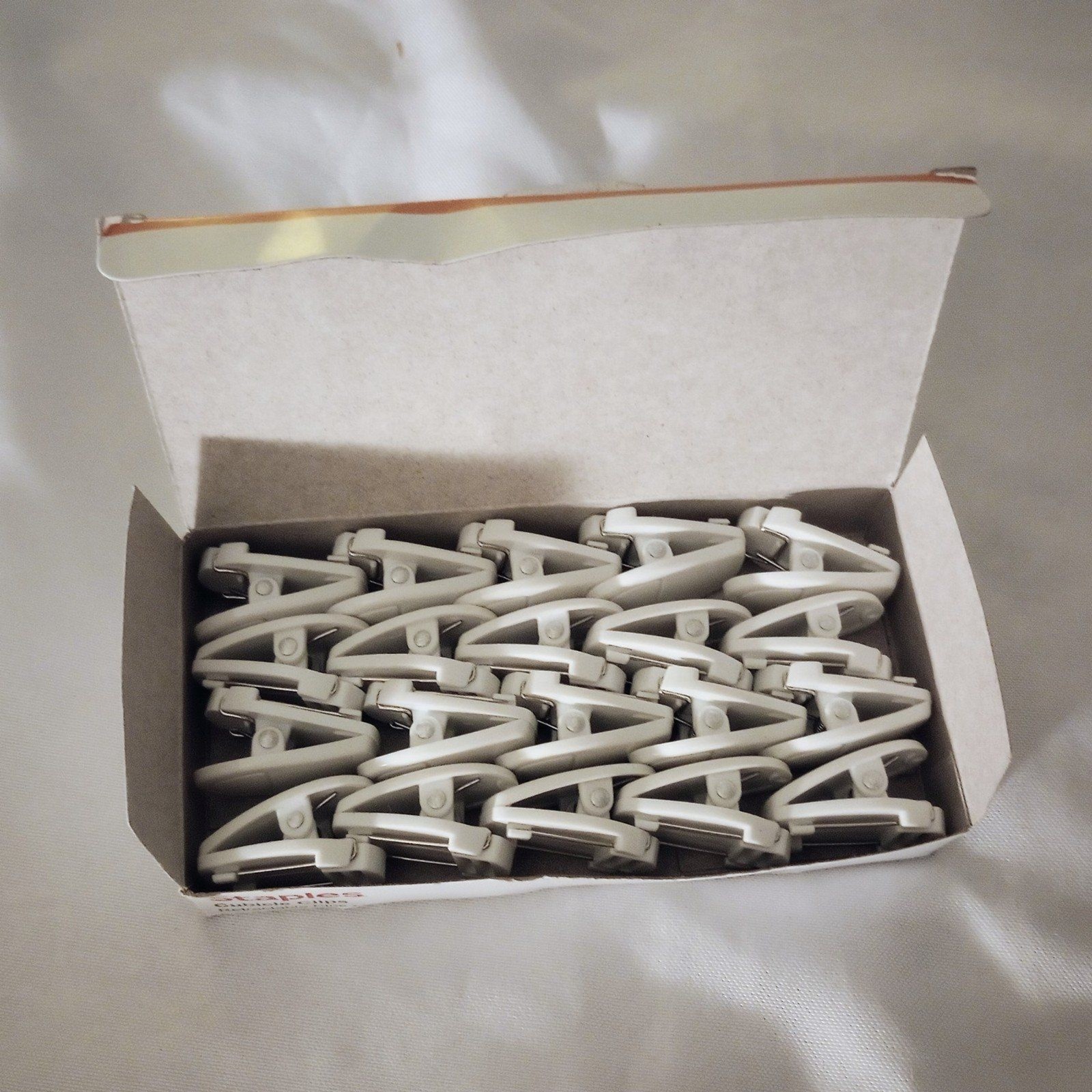 NEW 20pc White Cubicle Clips Home Office Supplies Fabric Wall Desk Organization