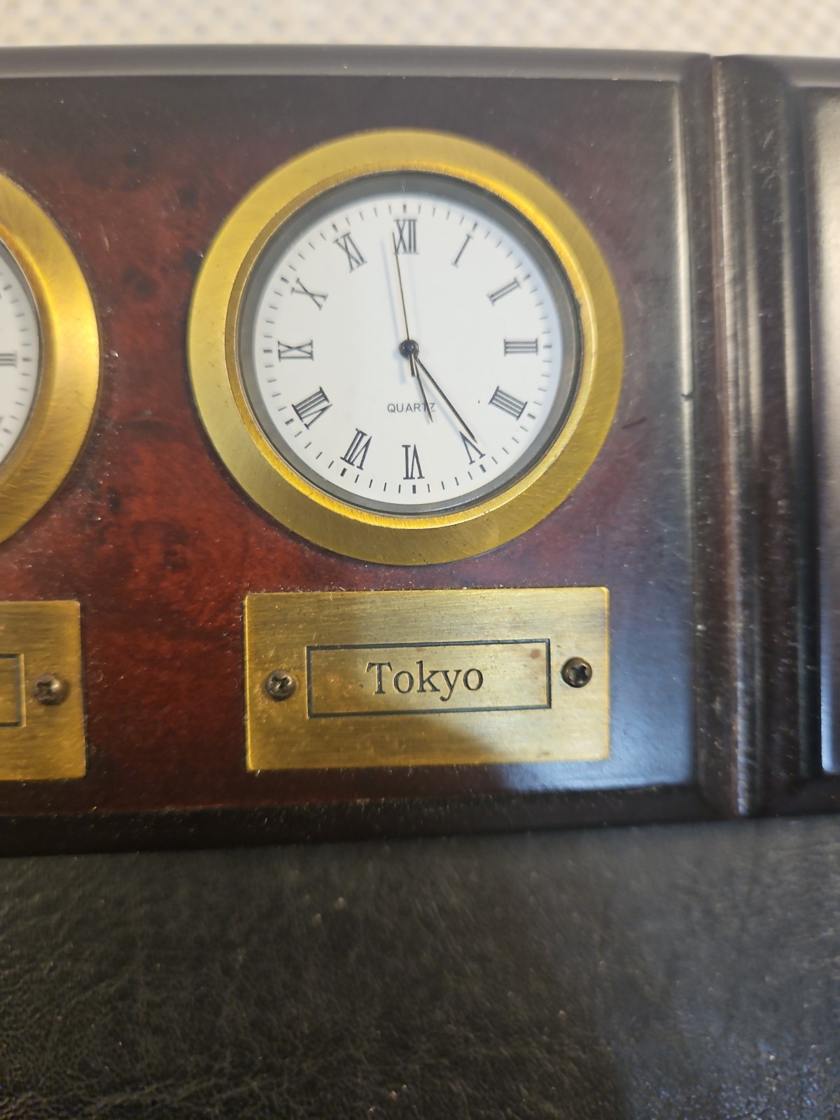 BOMBAY COMPANY Executive Desk Blotter Wood Leather 4 Time Zone Clocks Rare Vtg