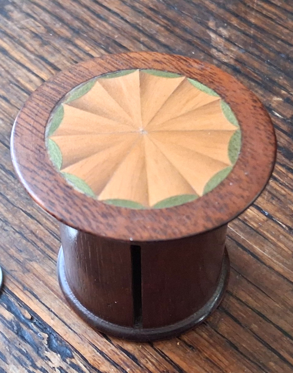 2″ Vintage Wood & Brass Stamp Roll Dispenser Holder Ocean Seashell Design