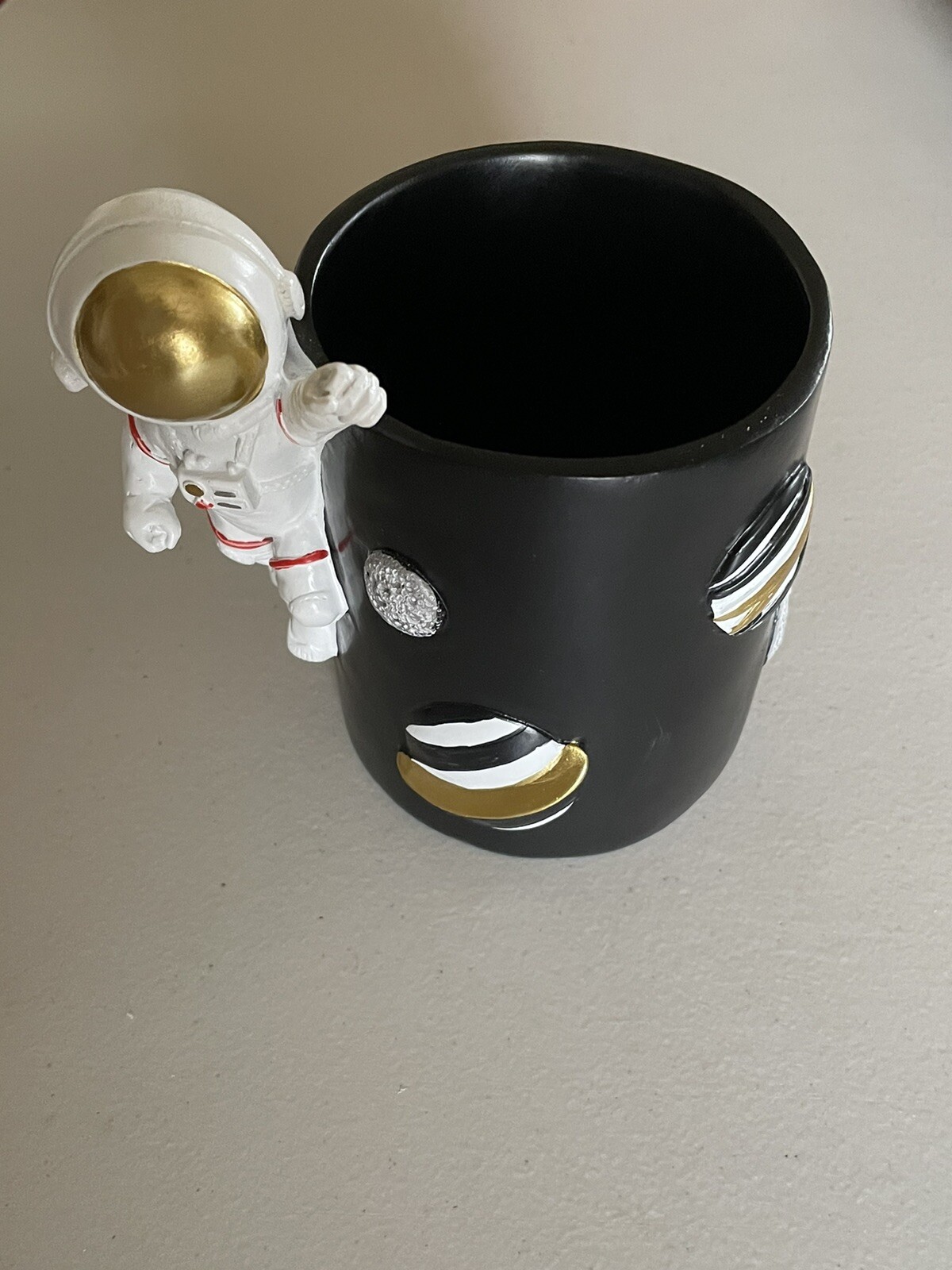 RESIN ASTRONAUT DESK PEN HOLDER HOME OFFICE CLASSROOM DECORE 5,5”