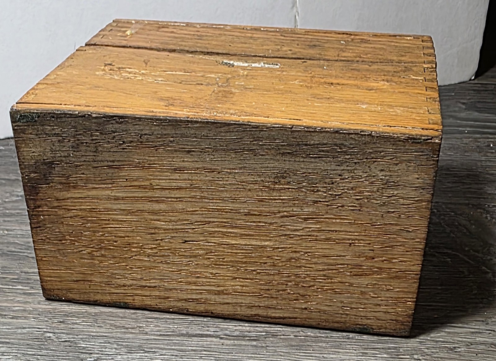 Vintage Globe Wernicke Oak Wood File Recipe Box No 83-C Dovetailed Corners