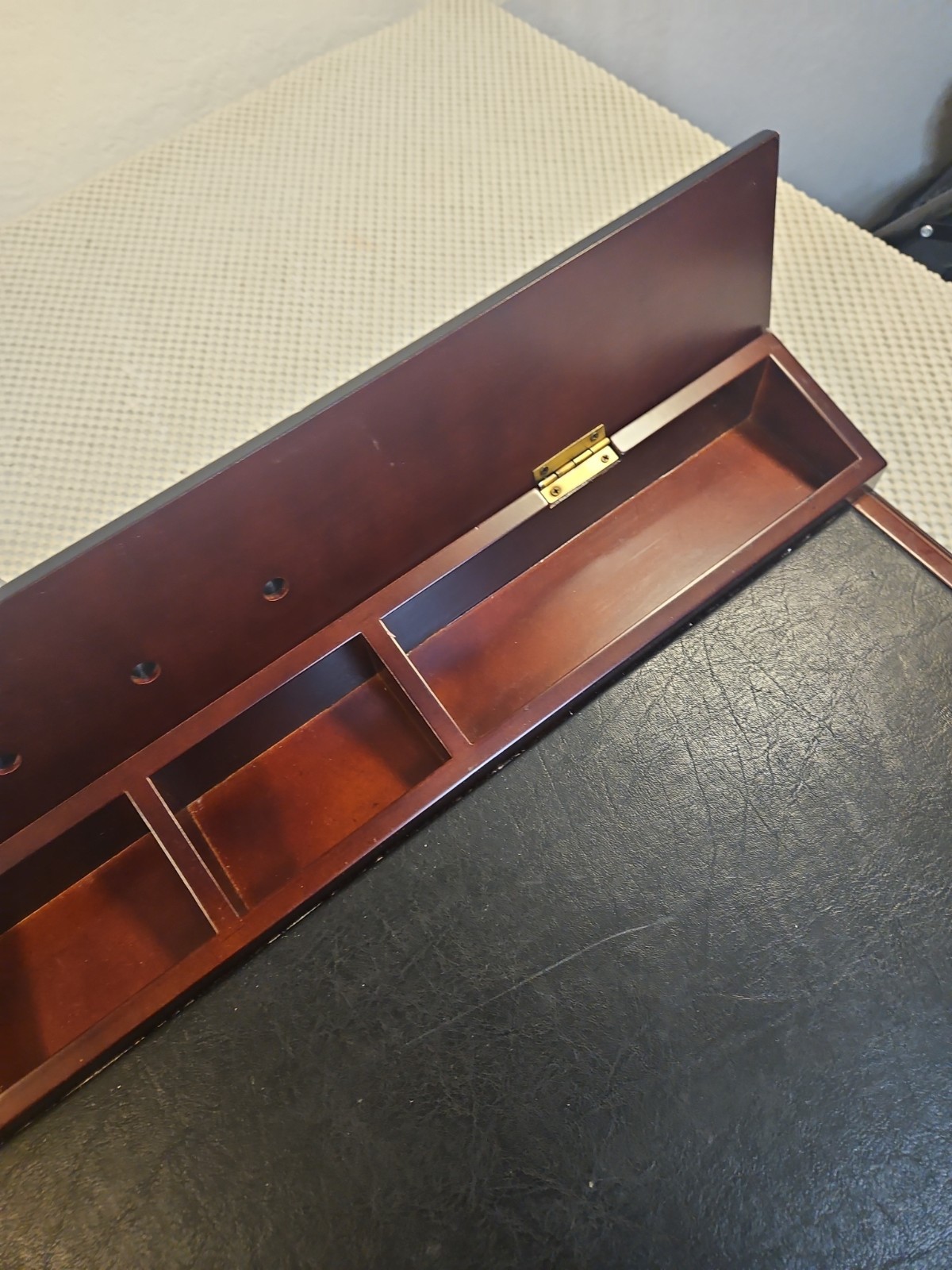 BOMBAY COMPANY Executive Desk Blotter Wood Leather 4 Time Zone Clocks Rare Vtg
