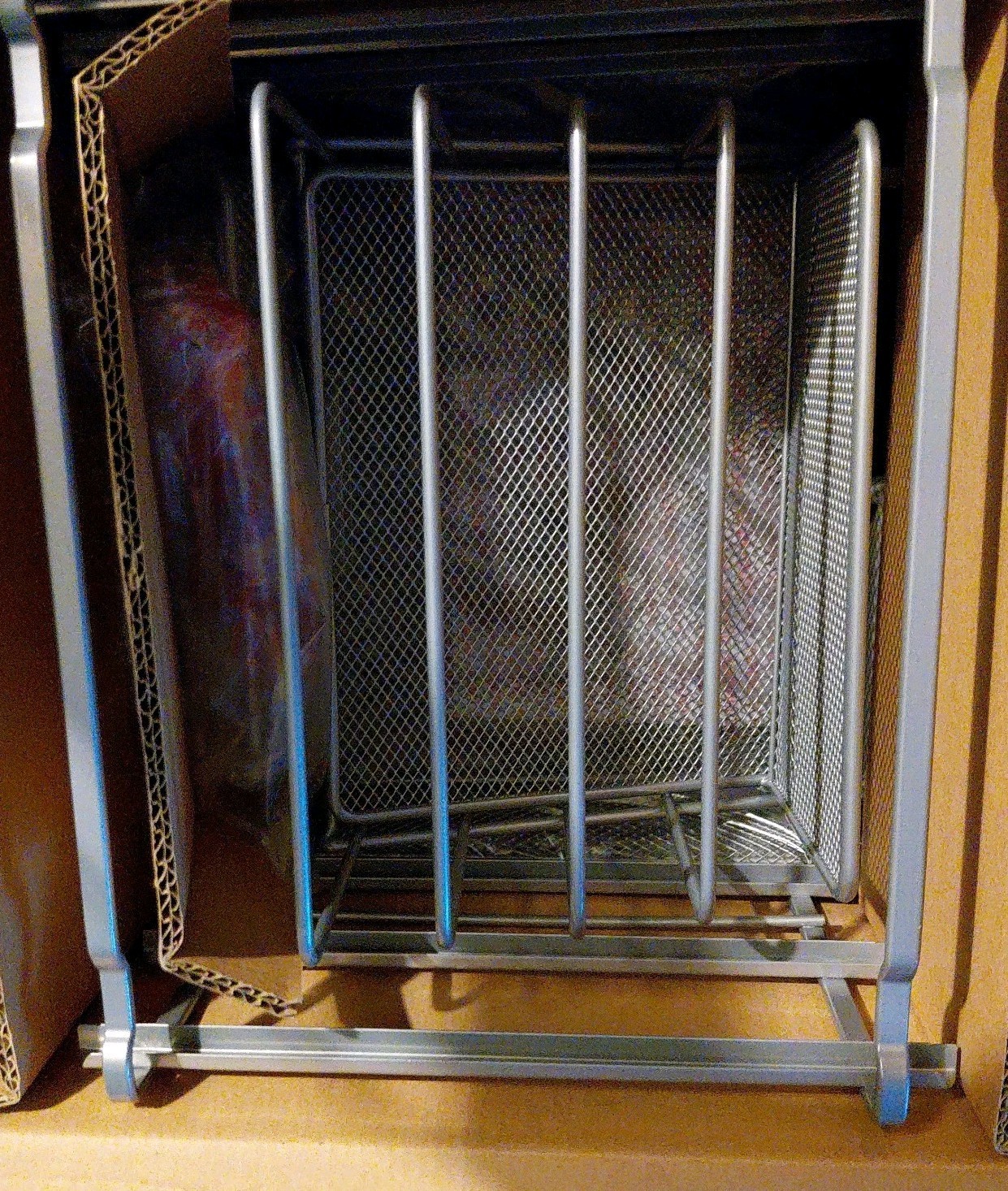 STAPLES All‑In‑One Wire Mesh Desk Organizer, 10‑Compartment Accessory SILVER