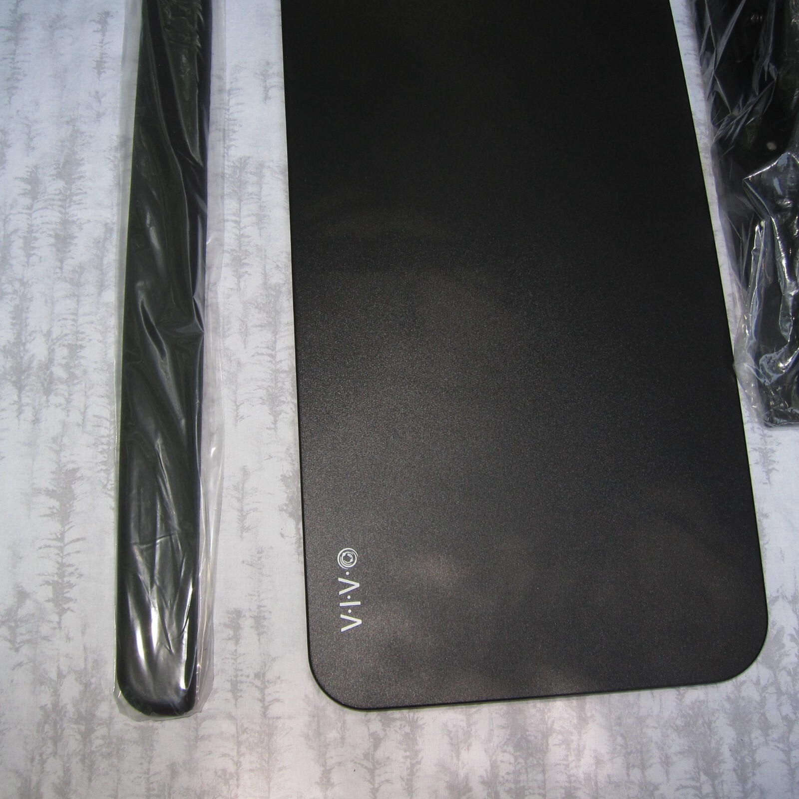 ViVo Under Desk Keyboard and Mouse Tray with Wrist Pad KB03B Open Box