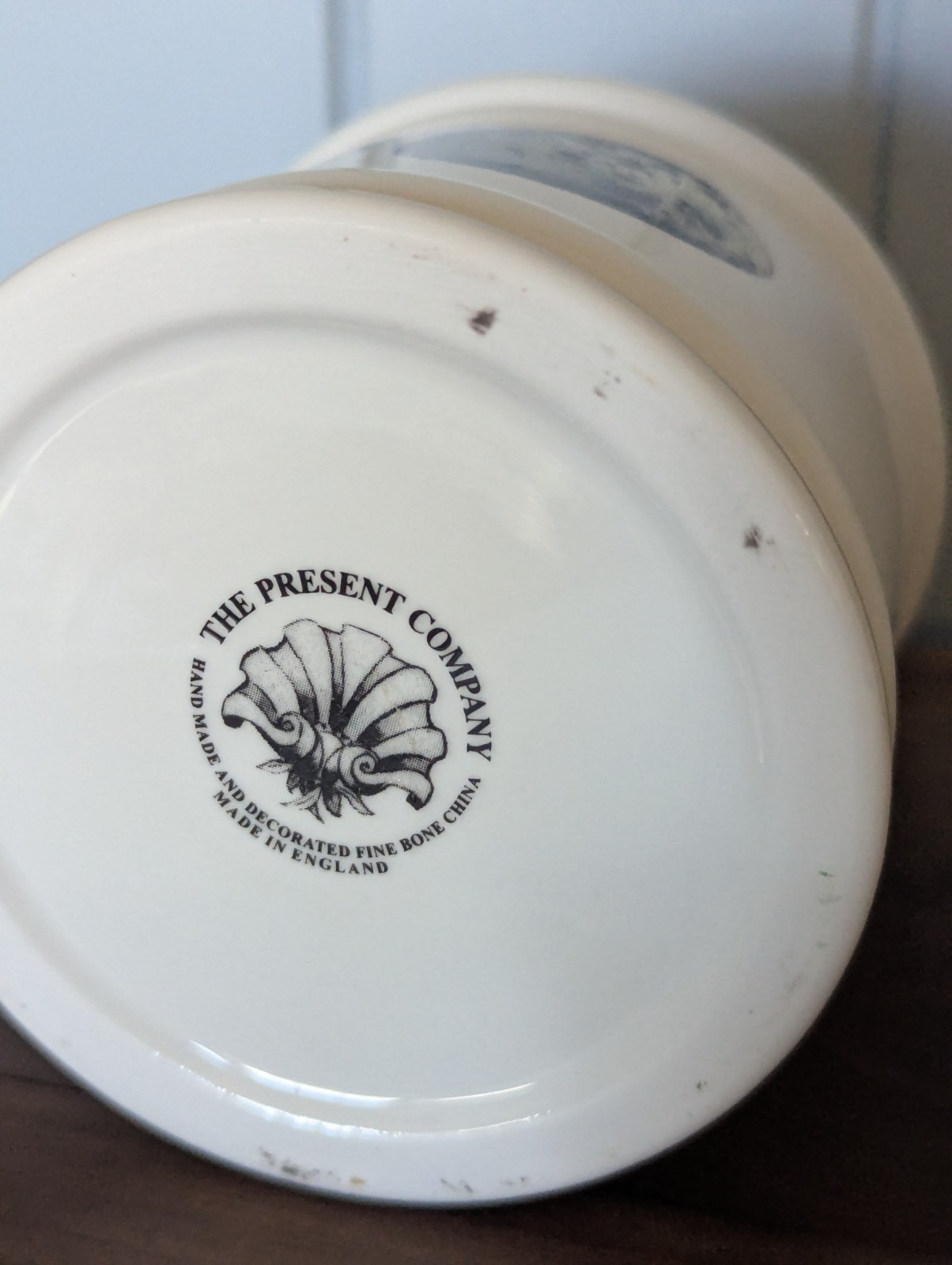 The Present Company Crock, Fine Bone China, Rolled Rim, Gold Banded, Egg Feather
