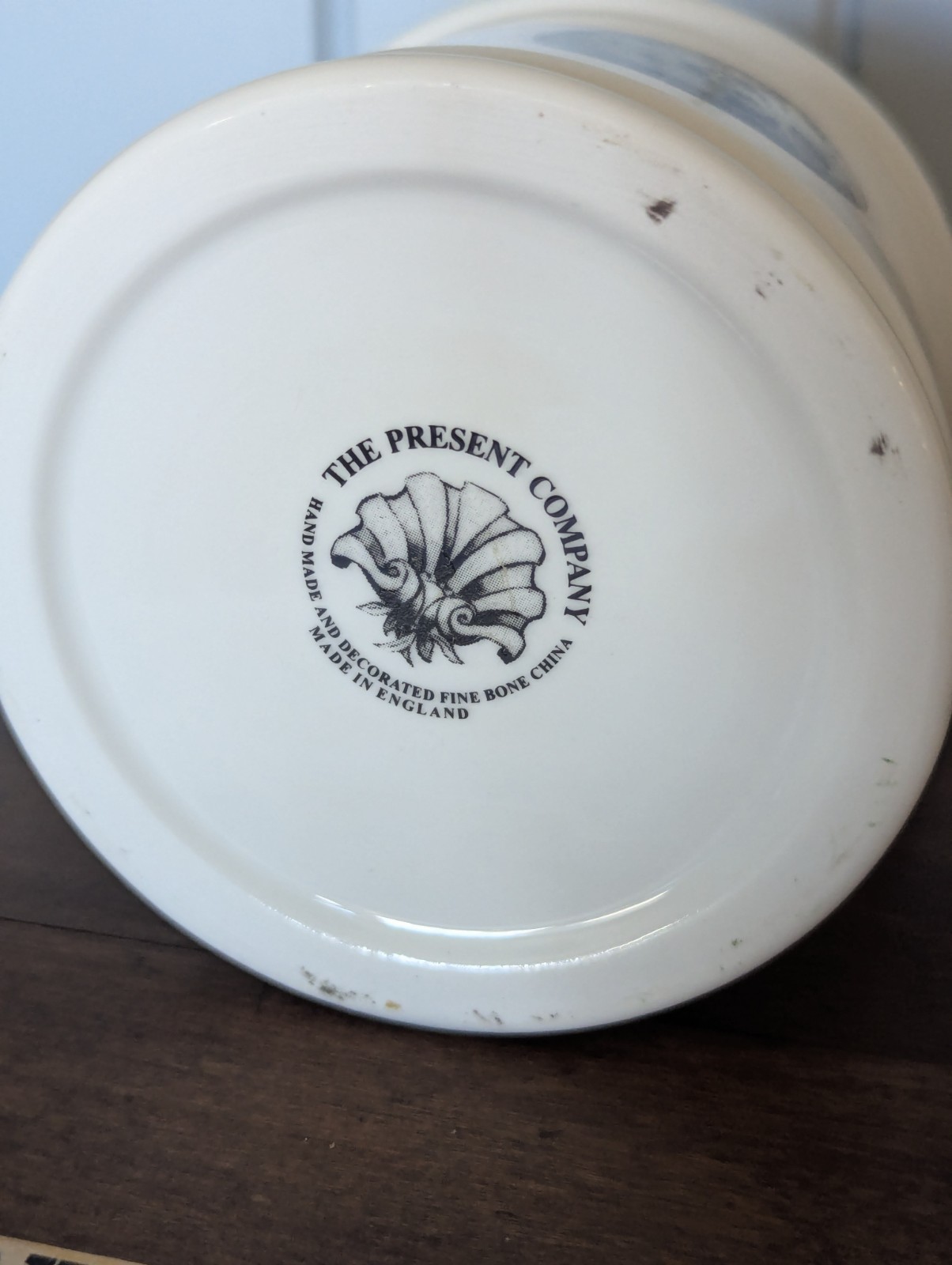 The Present Company Crock, Fine Bone China, Rolled Rim, Gold Banded, Egg Feather