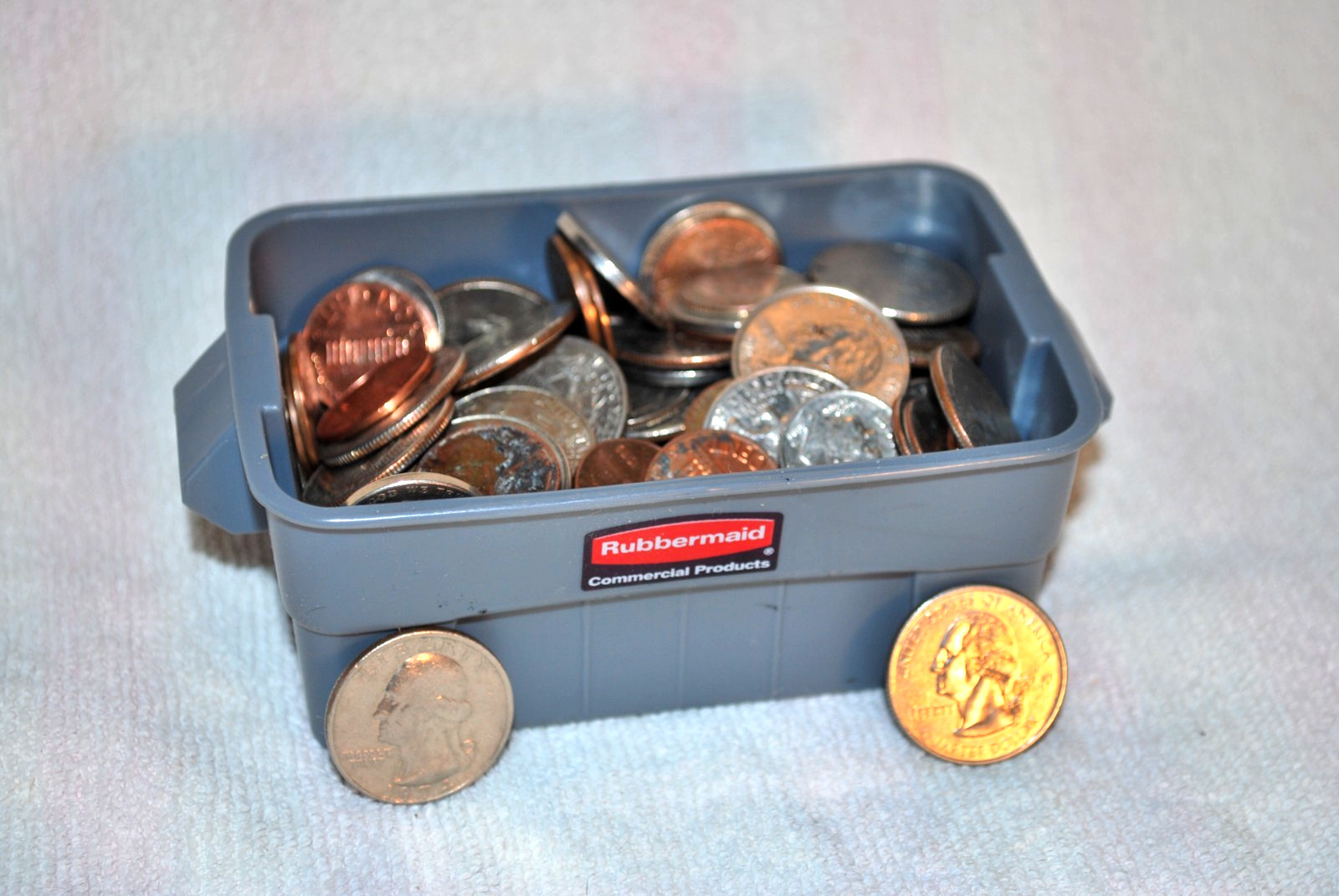 NEW RUBBERMAID MINI BRUTE TRASH TUB CAN CARD HOLDER SALESMANS SAMPLE RECYCLING