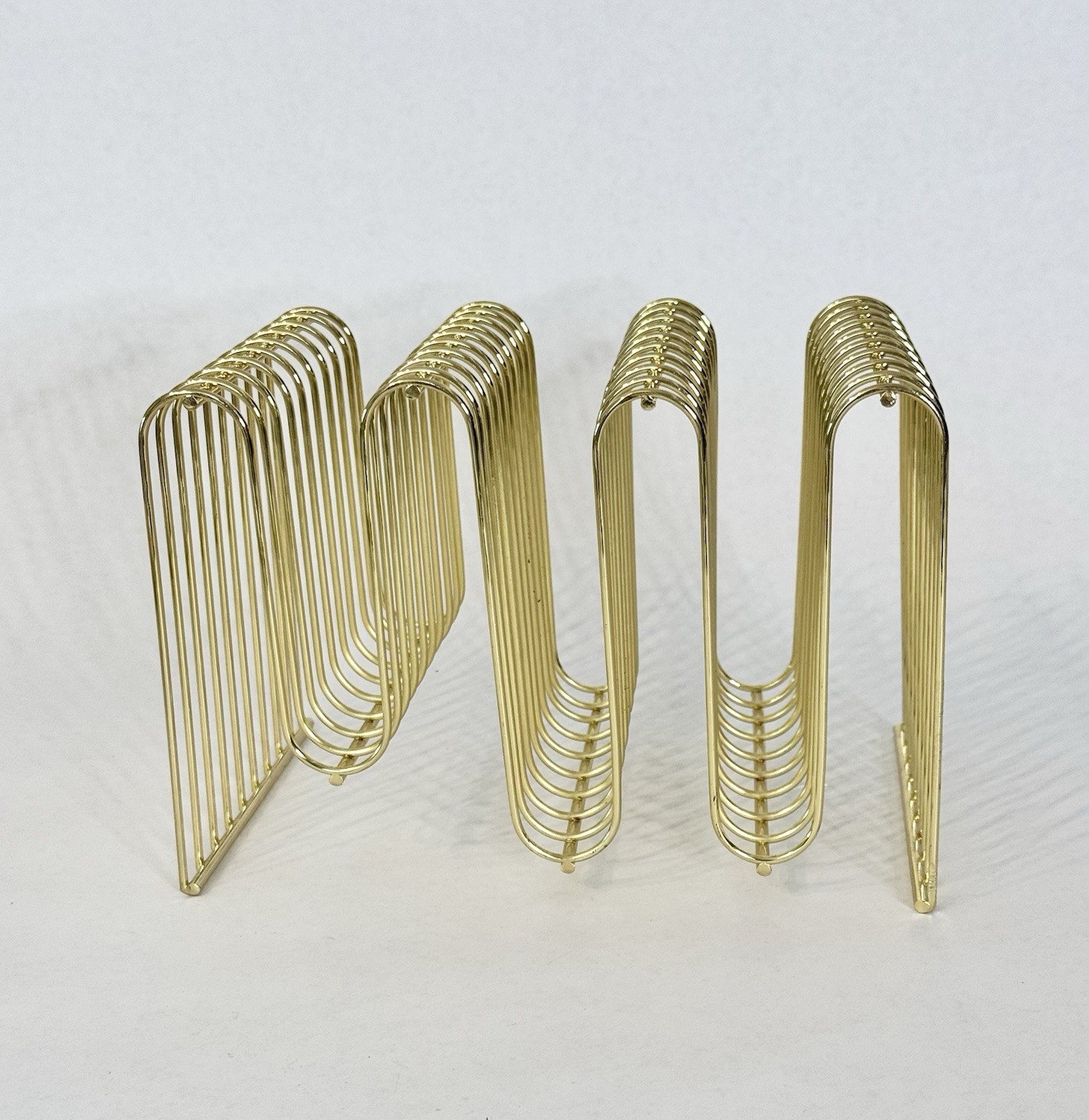 Vintage Gold-Tone Wire Mail Letter Desktop Organizer File Album Holder Curve 9×6