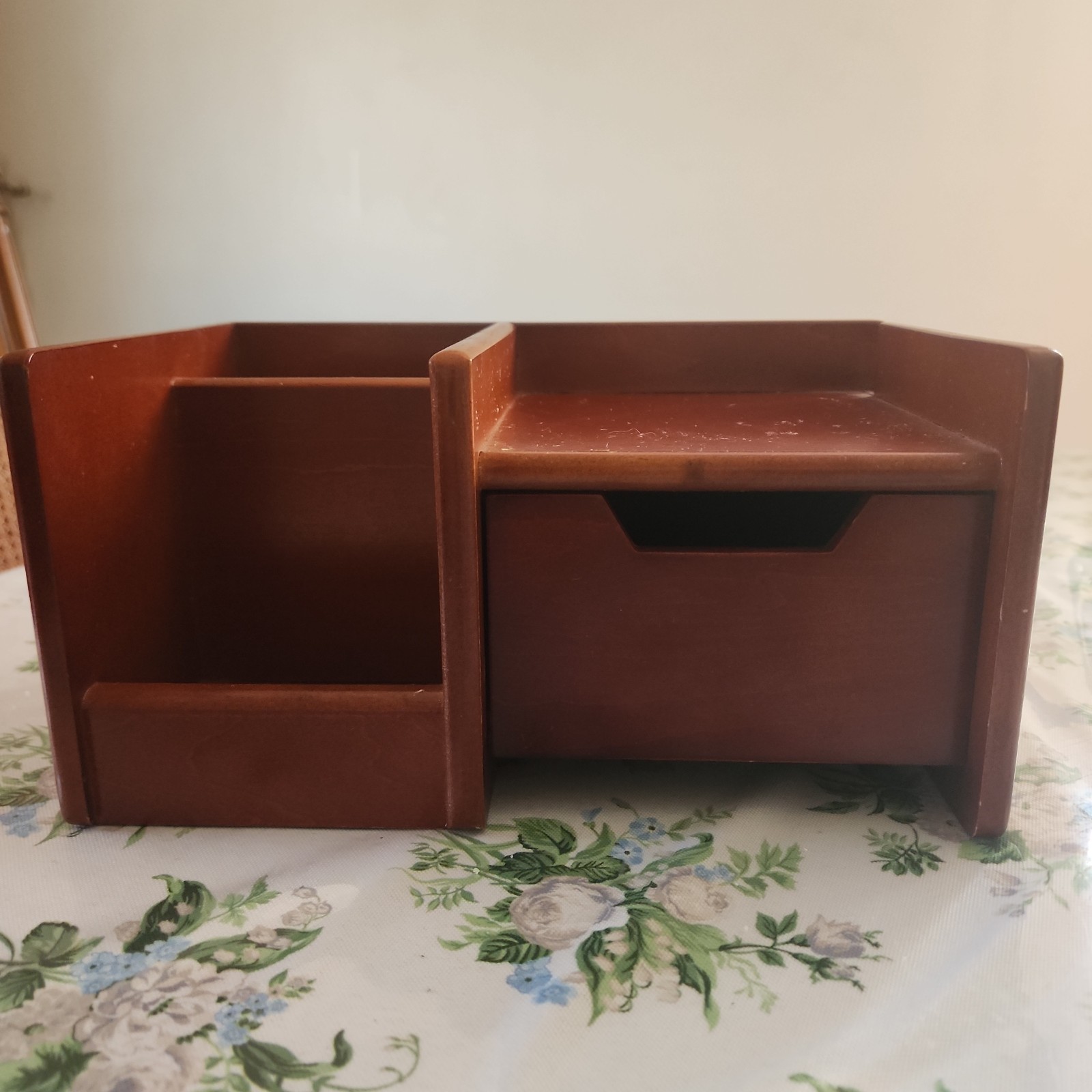 Vintage Rubbermaid/Rolodex Wood Tones Wireless Desk Organizer Mahogany