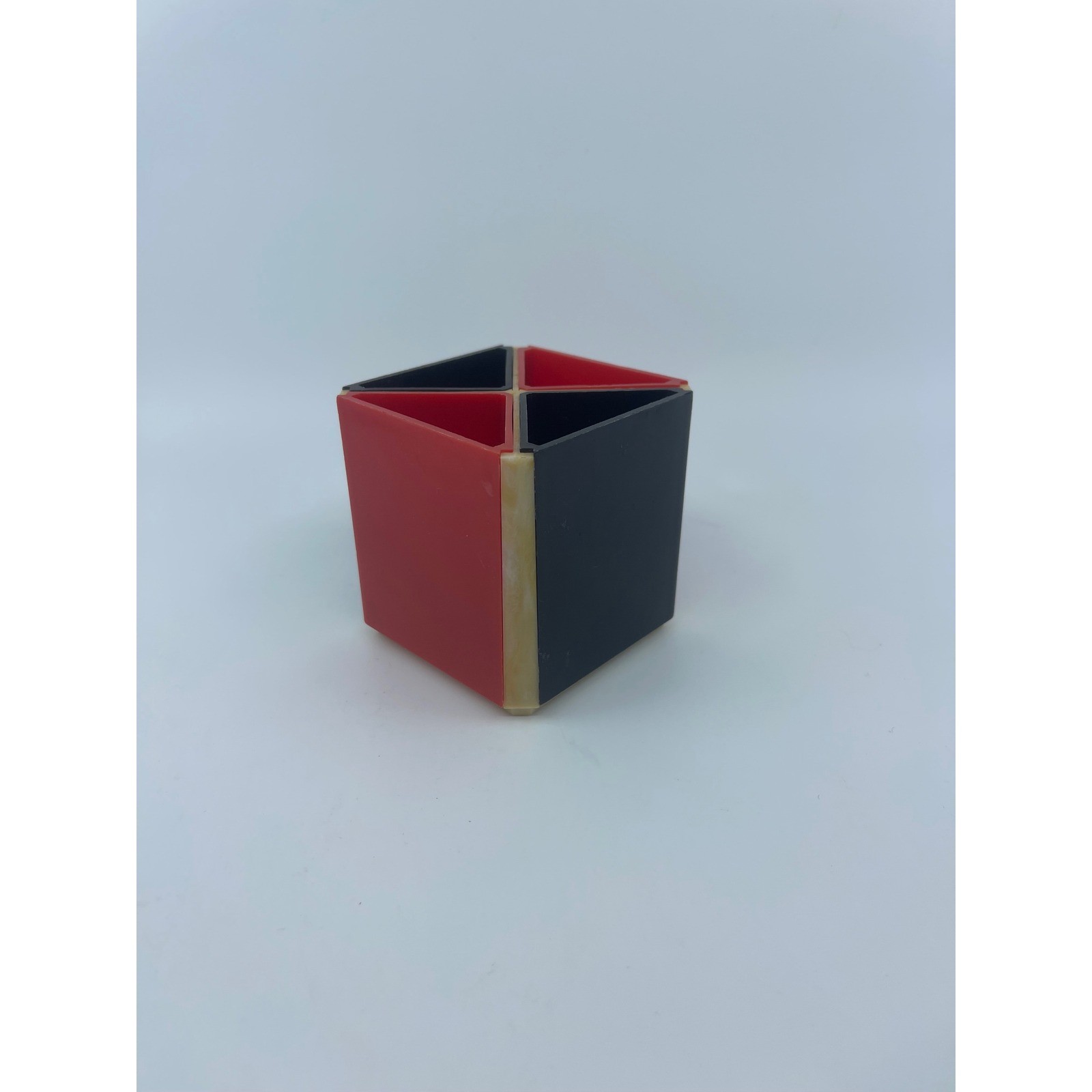 Retro Hexagonal Desk Organizer Red Black Pencil Pen Holder removable sections