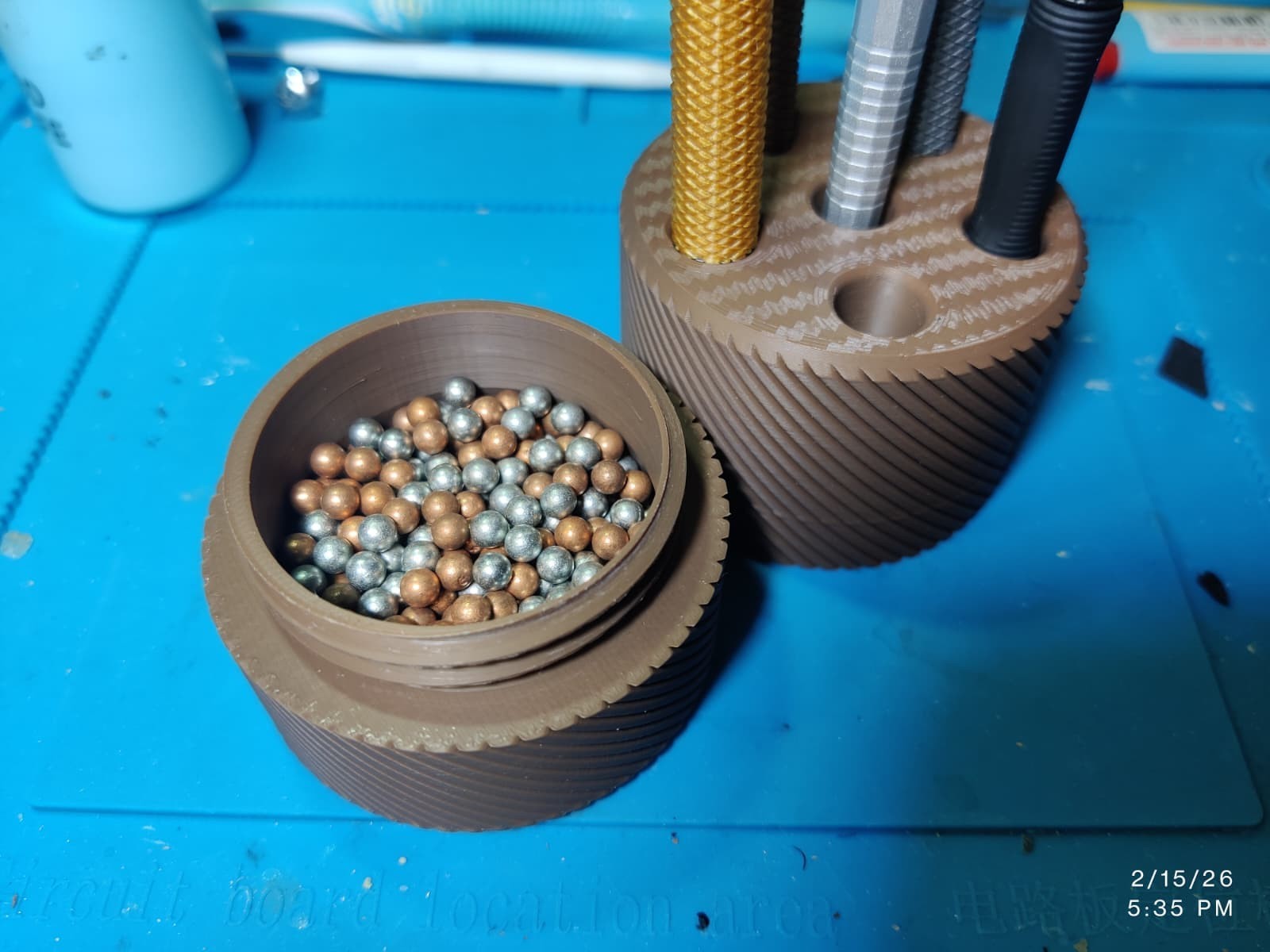 3D printed Pen and Screw Driver Desk Organizer – Threaded Base for adding weight