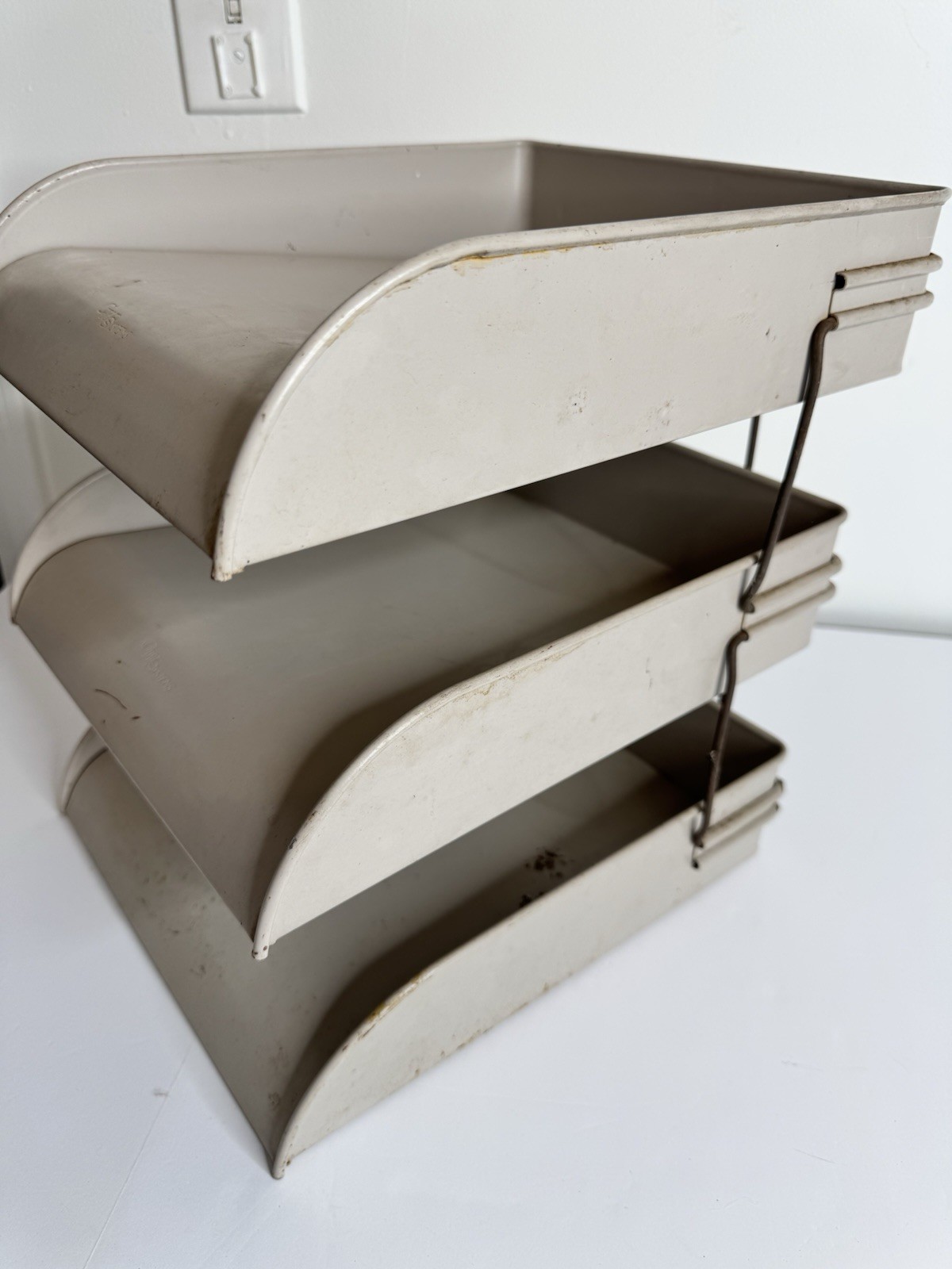 Vtg MCM Office Globe Wernicke 3 Tier Metal Letter Tray Desk Organizer Tan