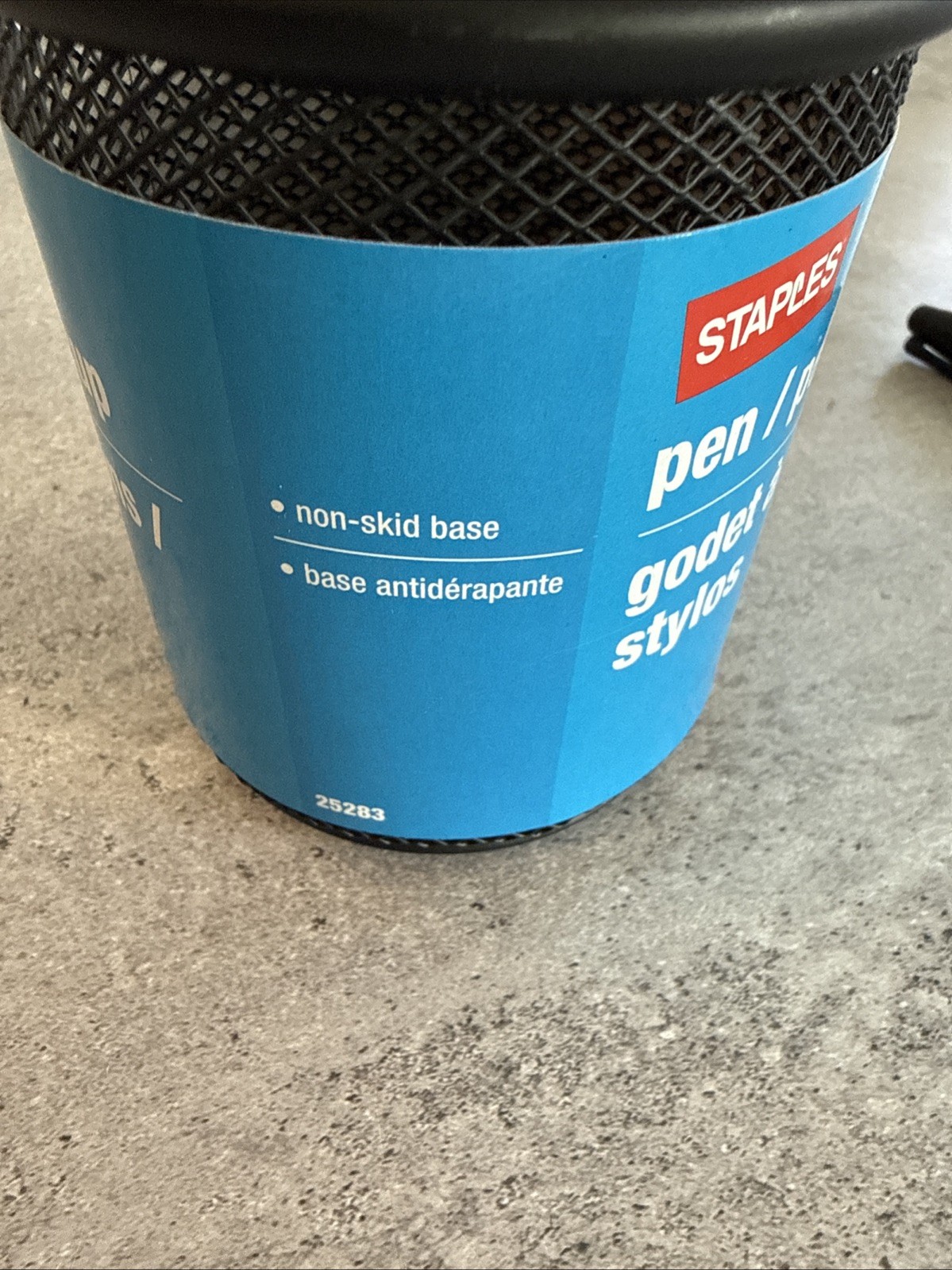 Staples Black Pen Holder Cup Desk Pencil Cup Holder Wire Mesh Non Skid Base 4”H
