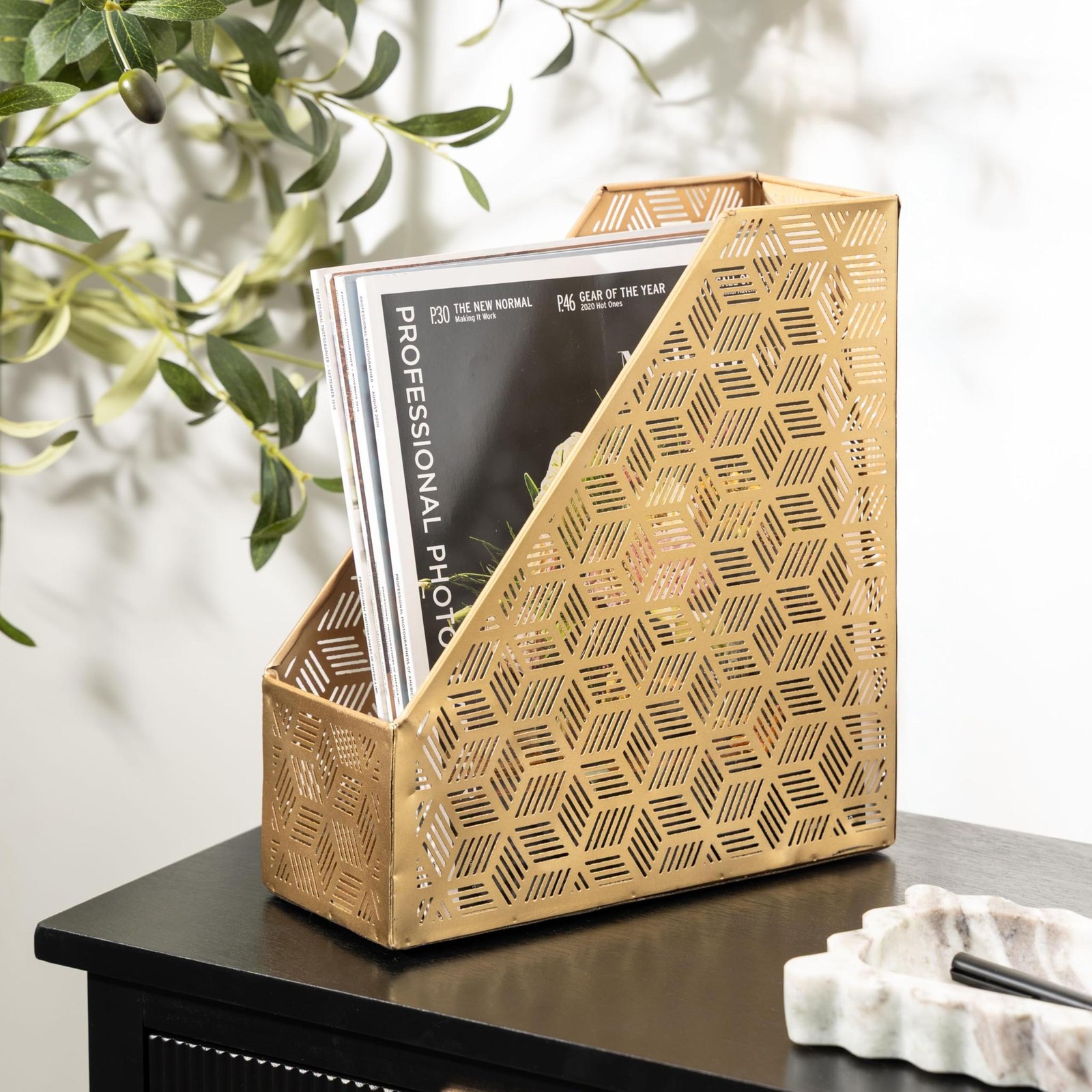 Deco 79 Metal Geometric Single Slot Magazine Holder with Laser Carved Design, 5″